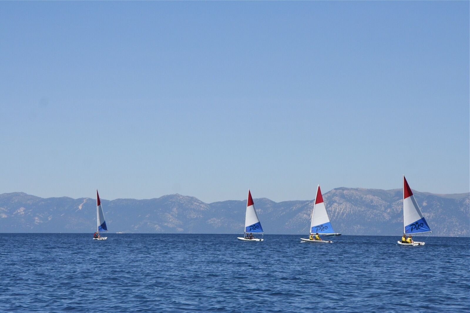 Canon EOS 350D (EOS Digital Rebel XT / EOS Kiss Digital N) sample photo. Sailboats, sails, lake photography