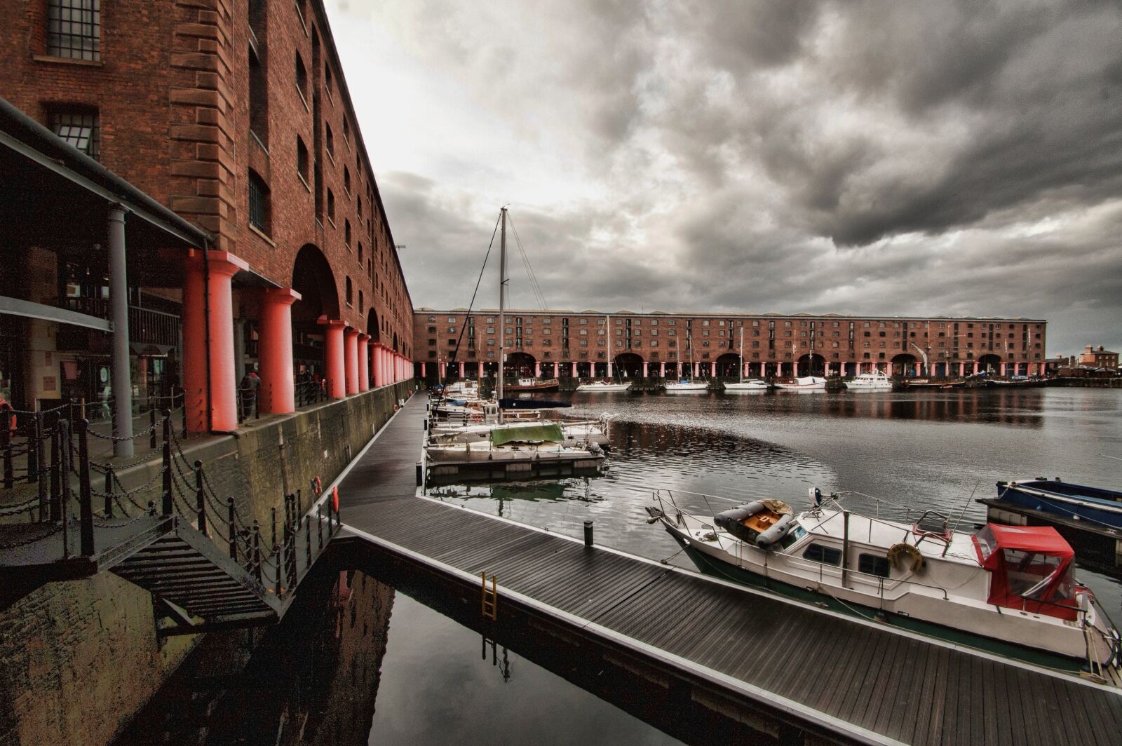 Nikon D70 sample photo. Liverpool, port, the geometry photography