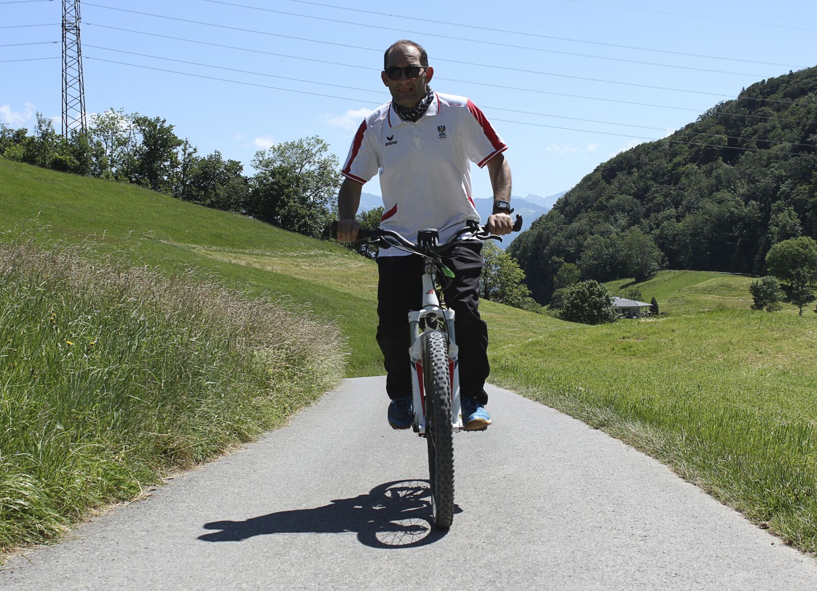 Canon EOS 700D (EOS Rebel T5i / EOS Kiss X7i) sample photo. E-bike, sport, team-sport photography