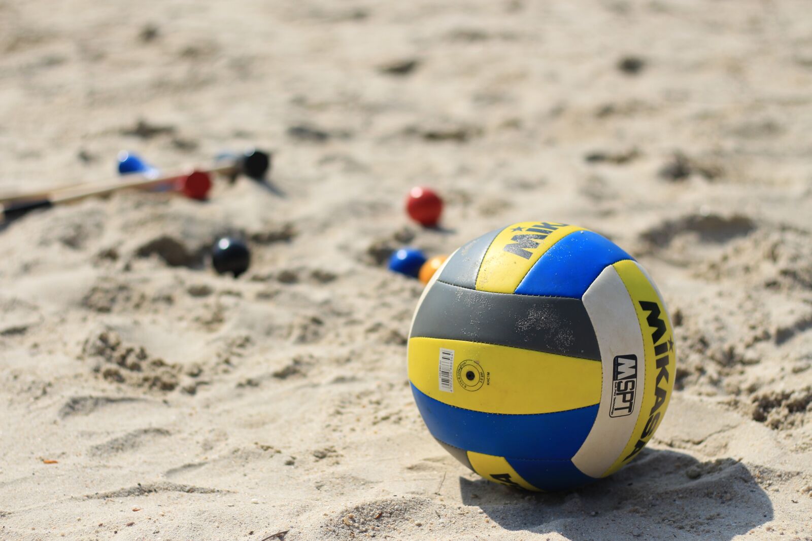 Canon EOS 700D (EOS Rebel T5i / EOS Kiss X7i) + Canon EF 50mm F1.8 STM sample photo. Sand, sport, volleyball photography