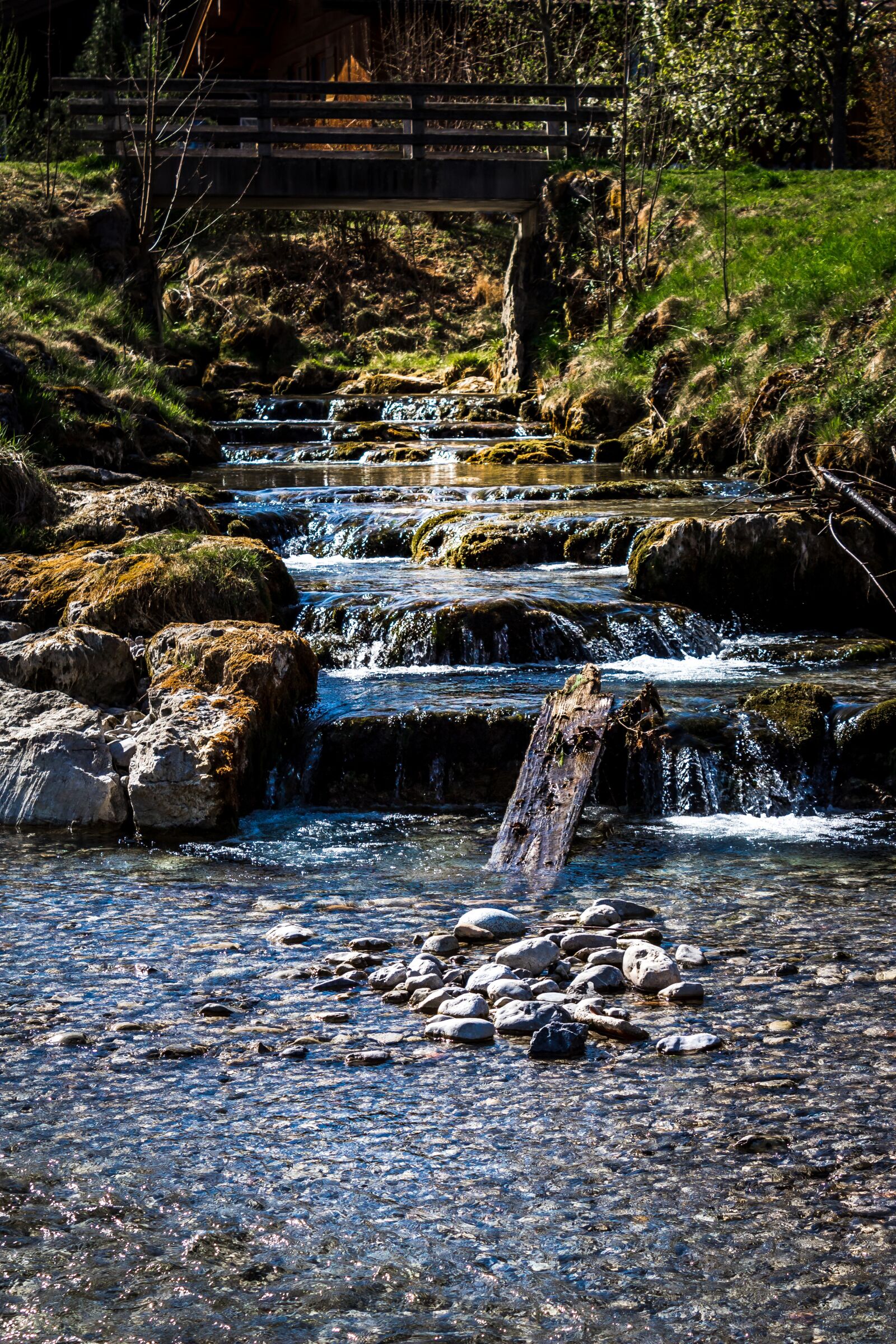 Canon EOS 1300D (EOS Rebel T6 / EOS Kiss X80) sample photo. Riverbed, stones, mountain photography