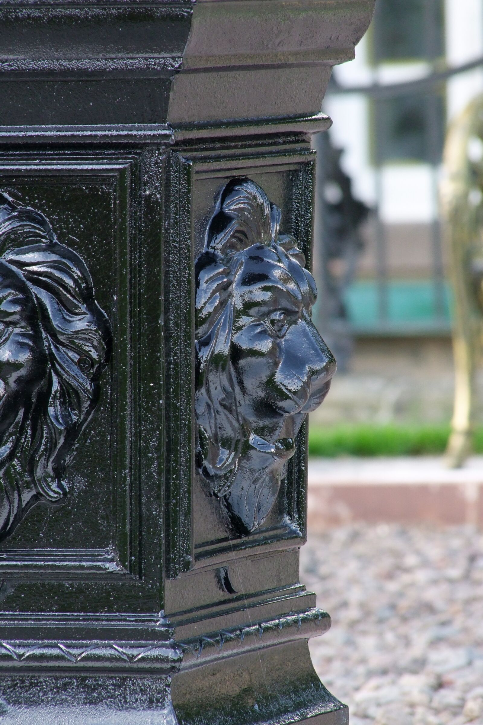 Fujifilm FinePix S100fs sample photo. Lion head, metal, container photography