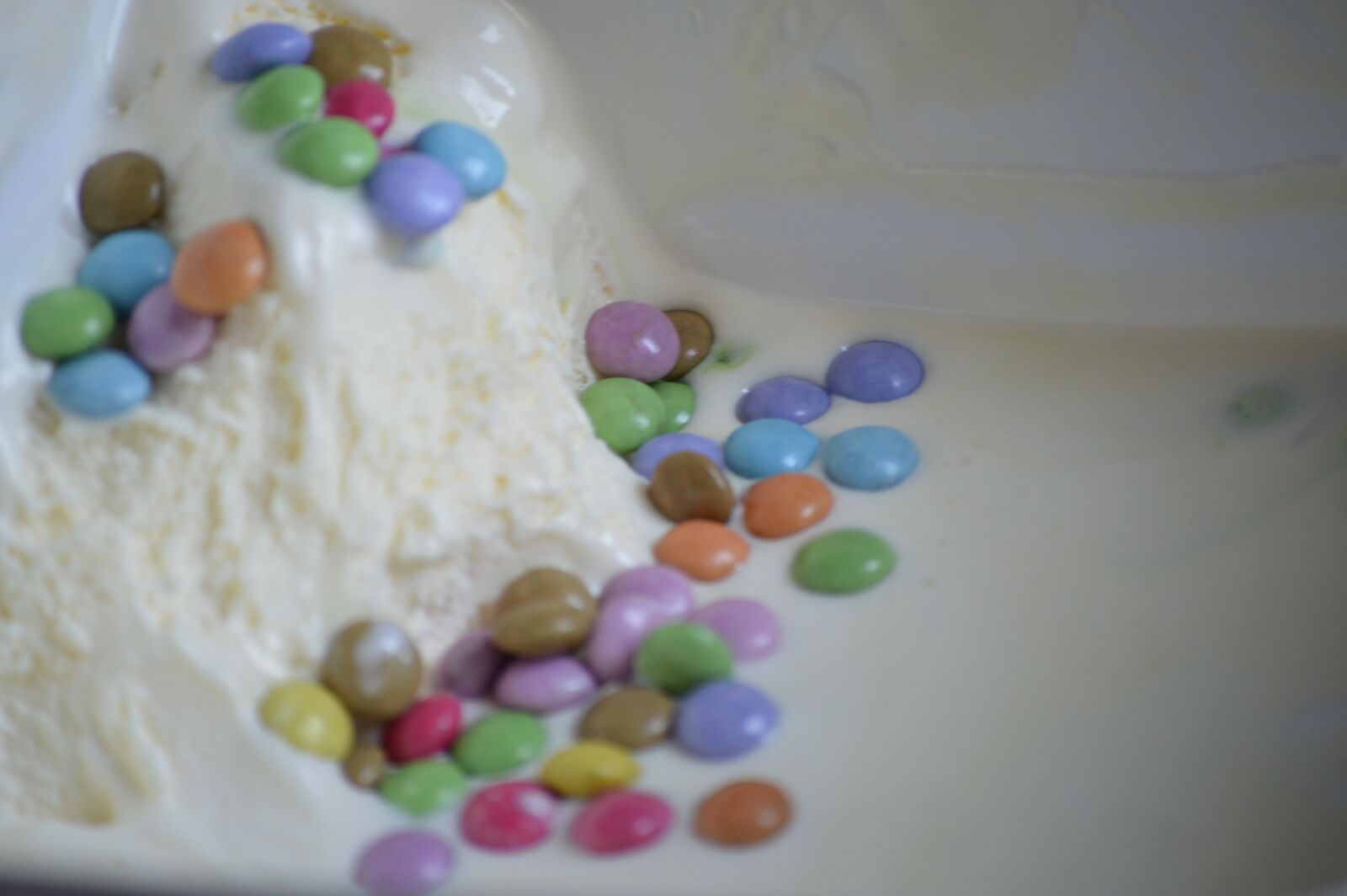 Nikon D3200 sample photo. Icecream, vanilla, smarties photography