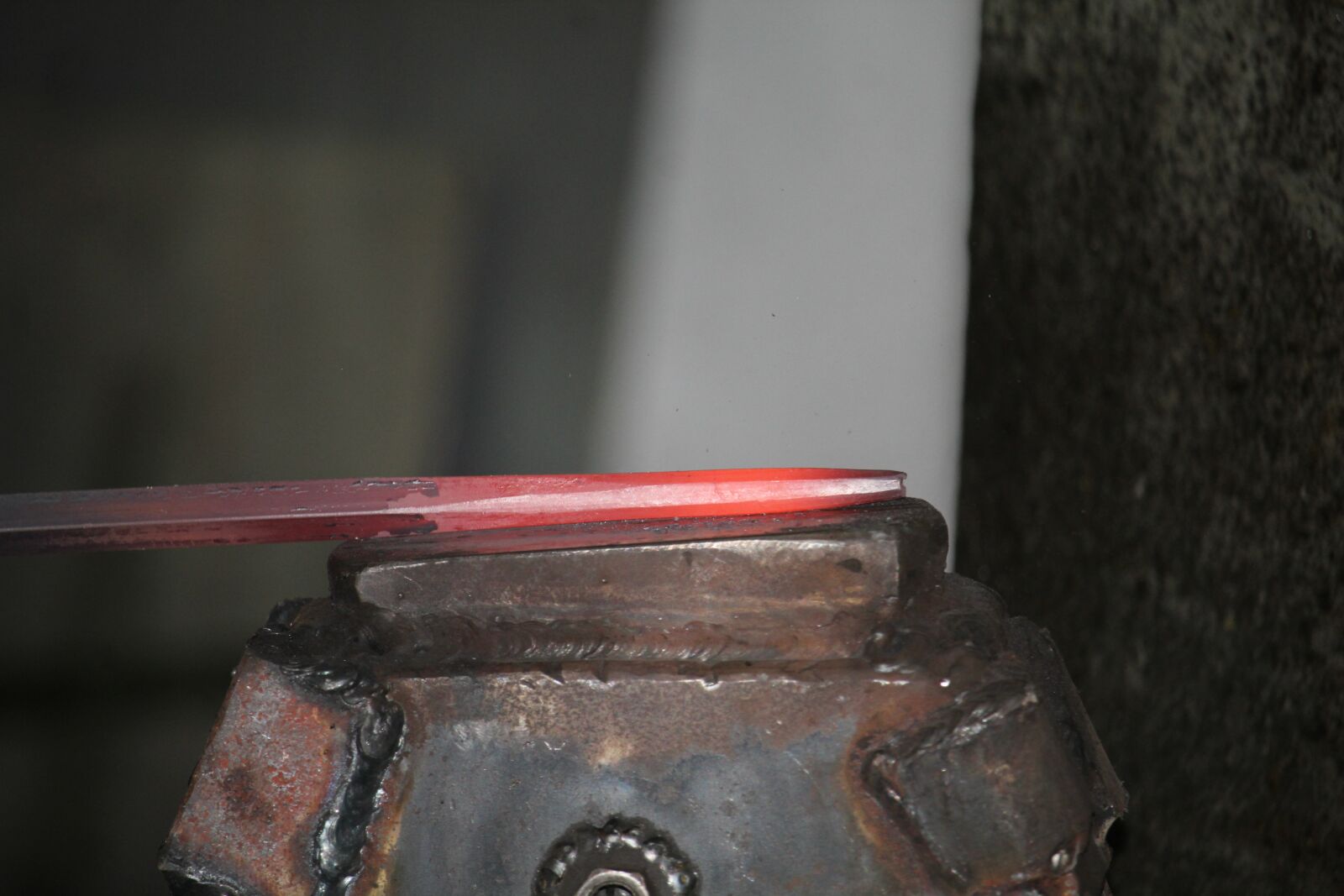 Canon EOS 1200D (EOS Rebel T5 / EOS Kiss X70 / EOS Hi) sample photo. Metal, the product, production photography