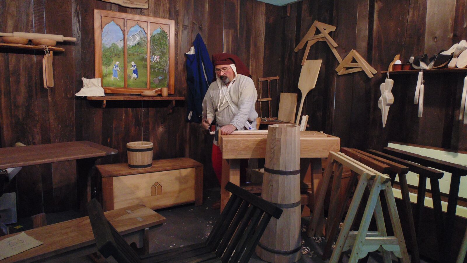 Sony Cyber-shot DSC-H200 sample photo. Shop, carpenter, medieval photography
