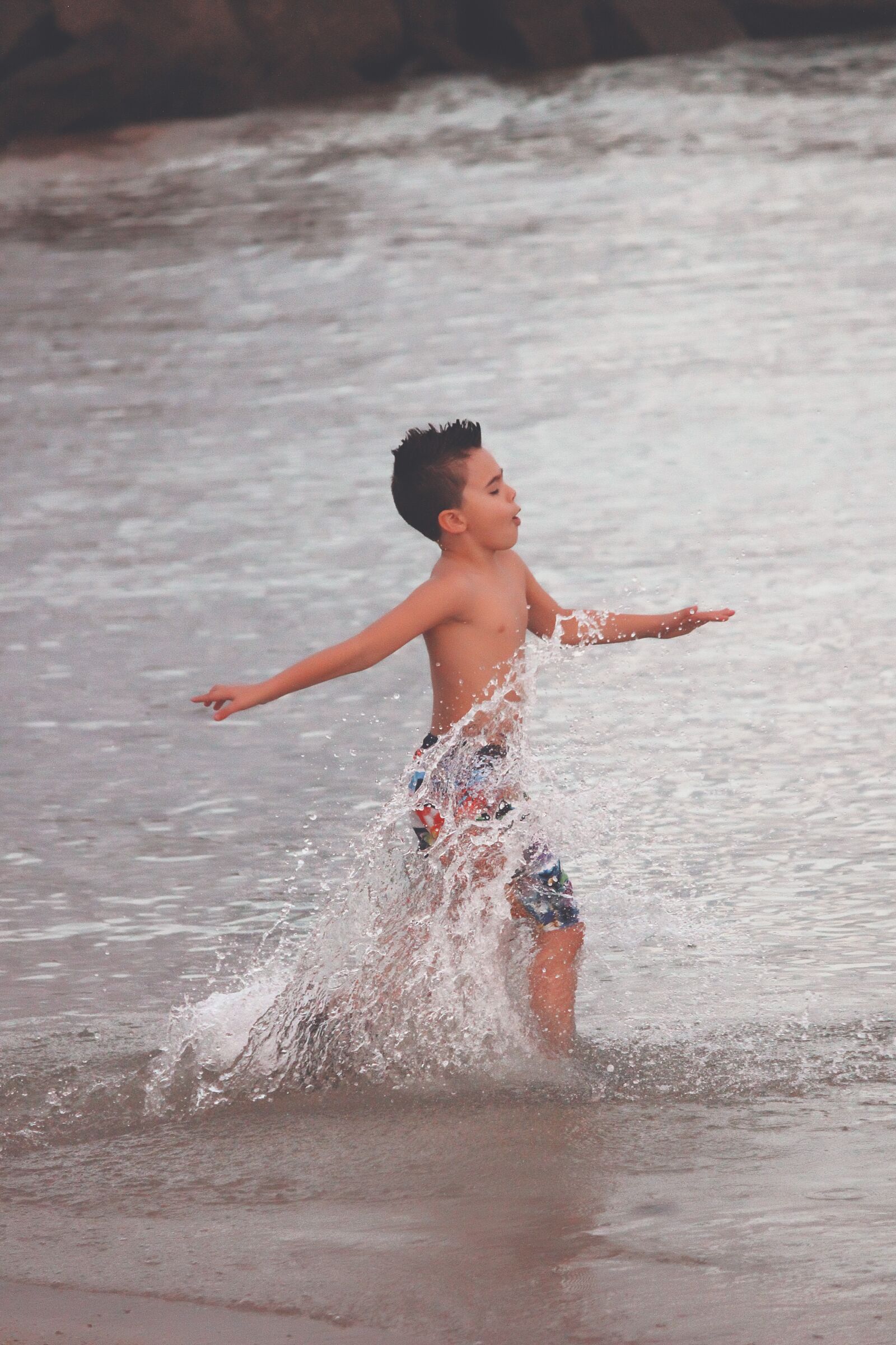 Canon EOS 600D (Rebel EOS T3i / EOS Kiss X5) sample photo. Playing, summer, outdoor activity photography