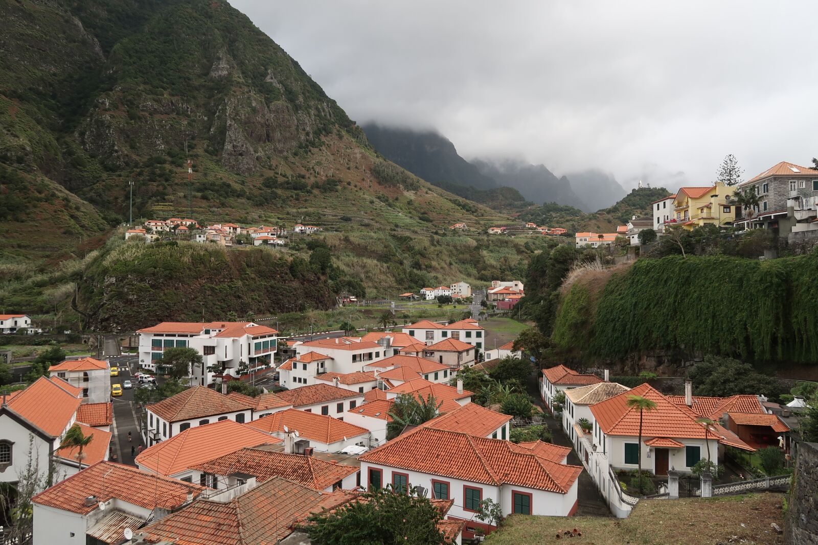 Canon PowerShot G7 X Mark II sample photo. Madeira, town, architecture photography