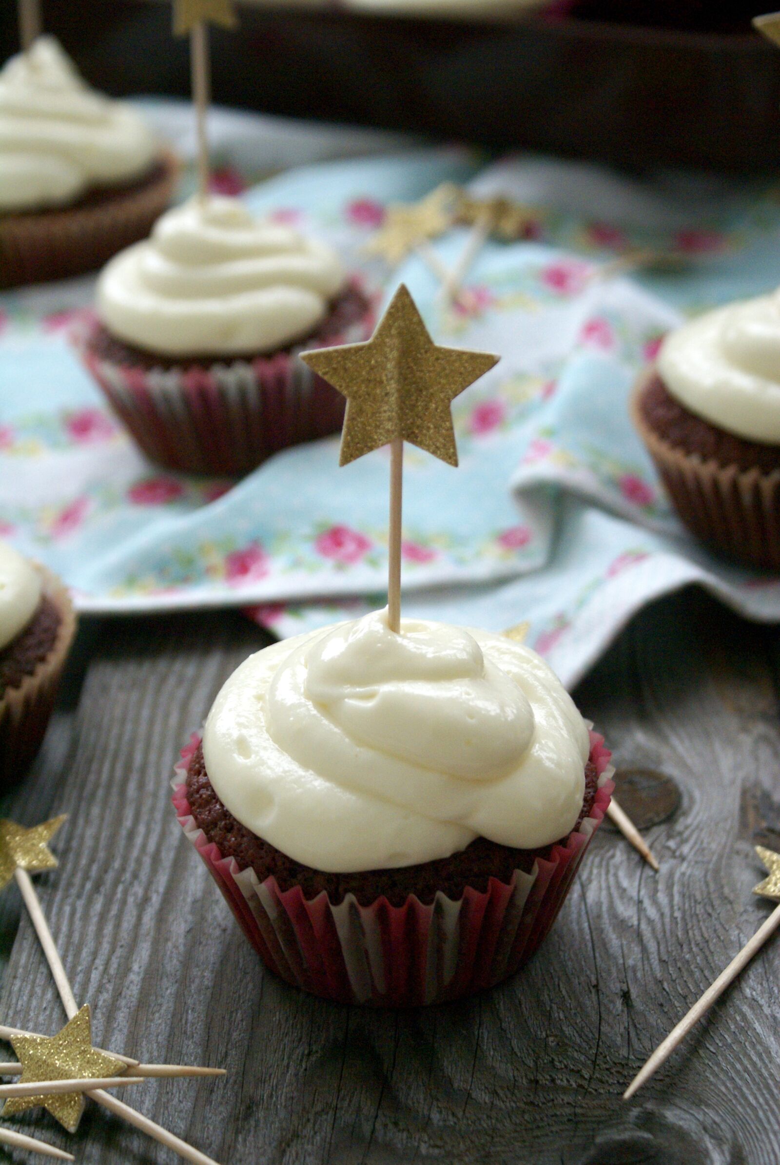 Sony Alpha DSLR-A100 sample photo. Cupcakes, decoration, stars photography