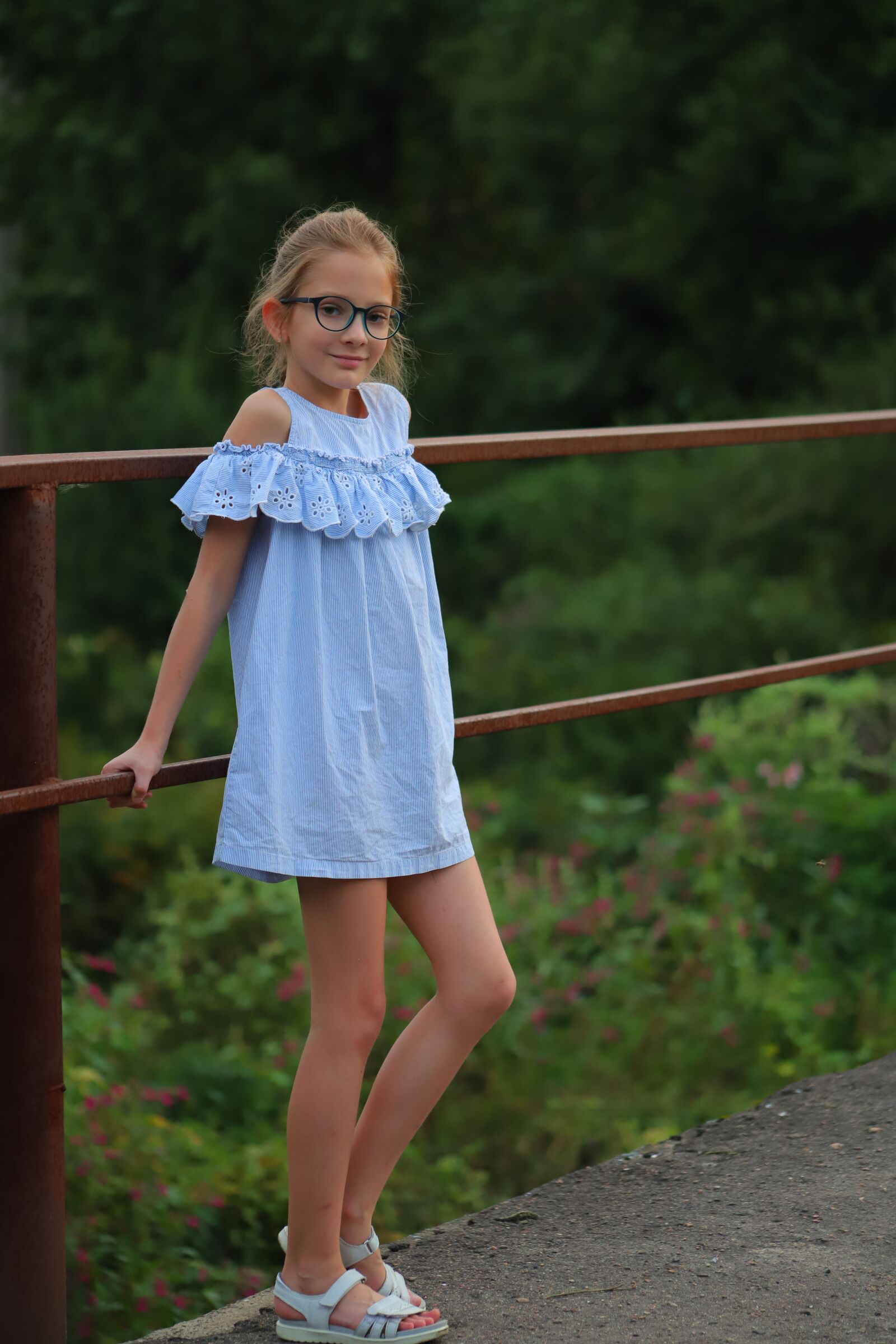 Canon EOS 6D Mark II sample photo. Girl, vacation, glasses photography
