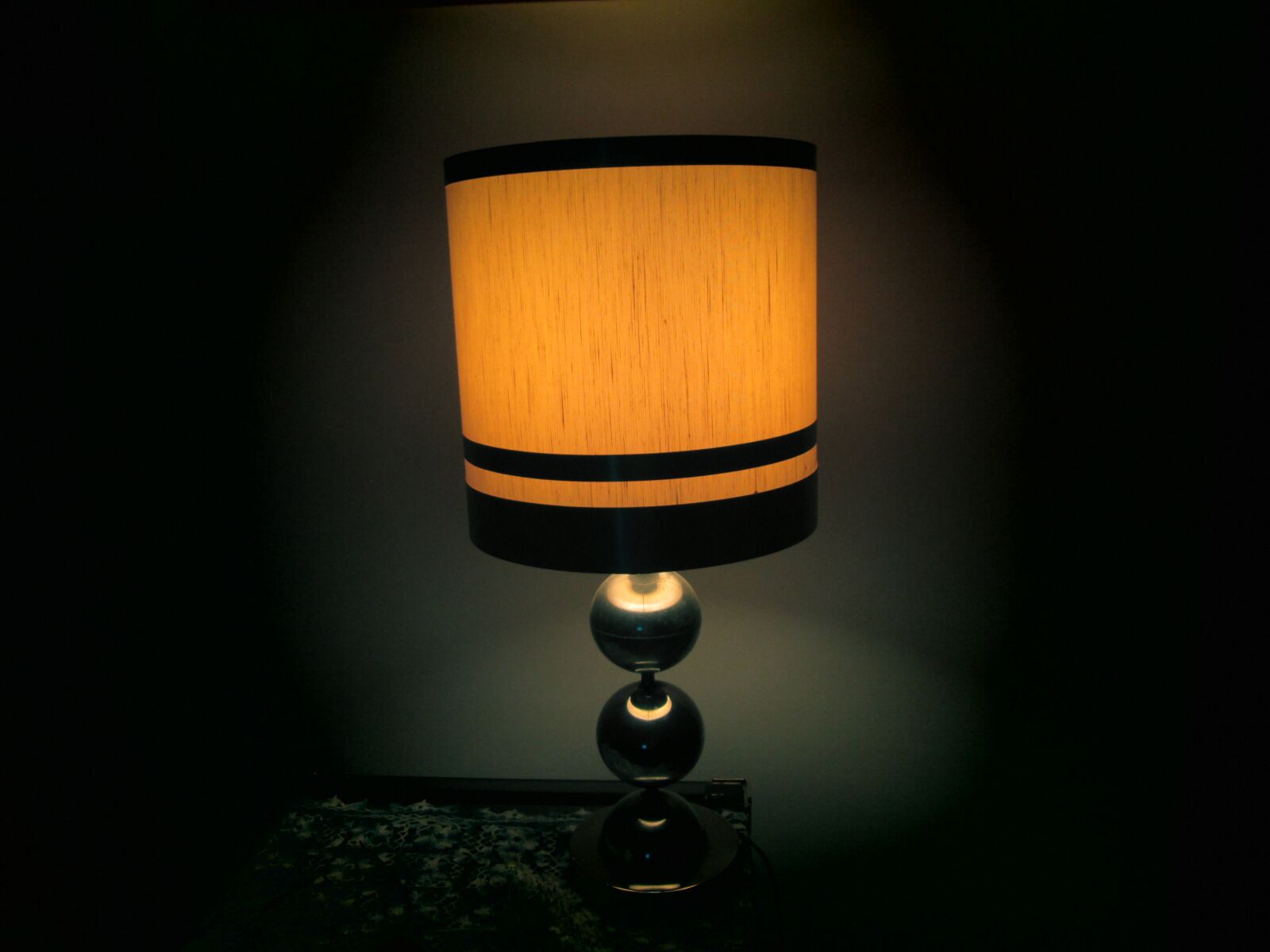 Canon PowerShot A2500 sample photo. Luz de noche, lampara photography