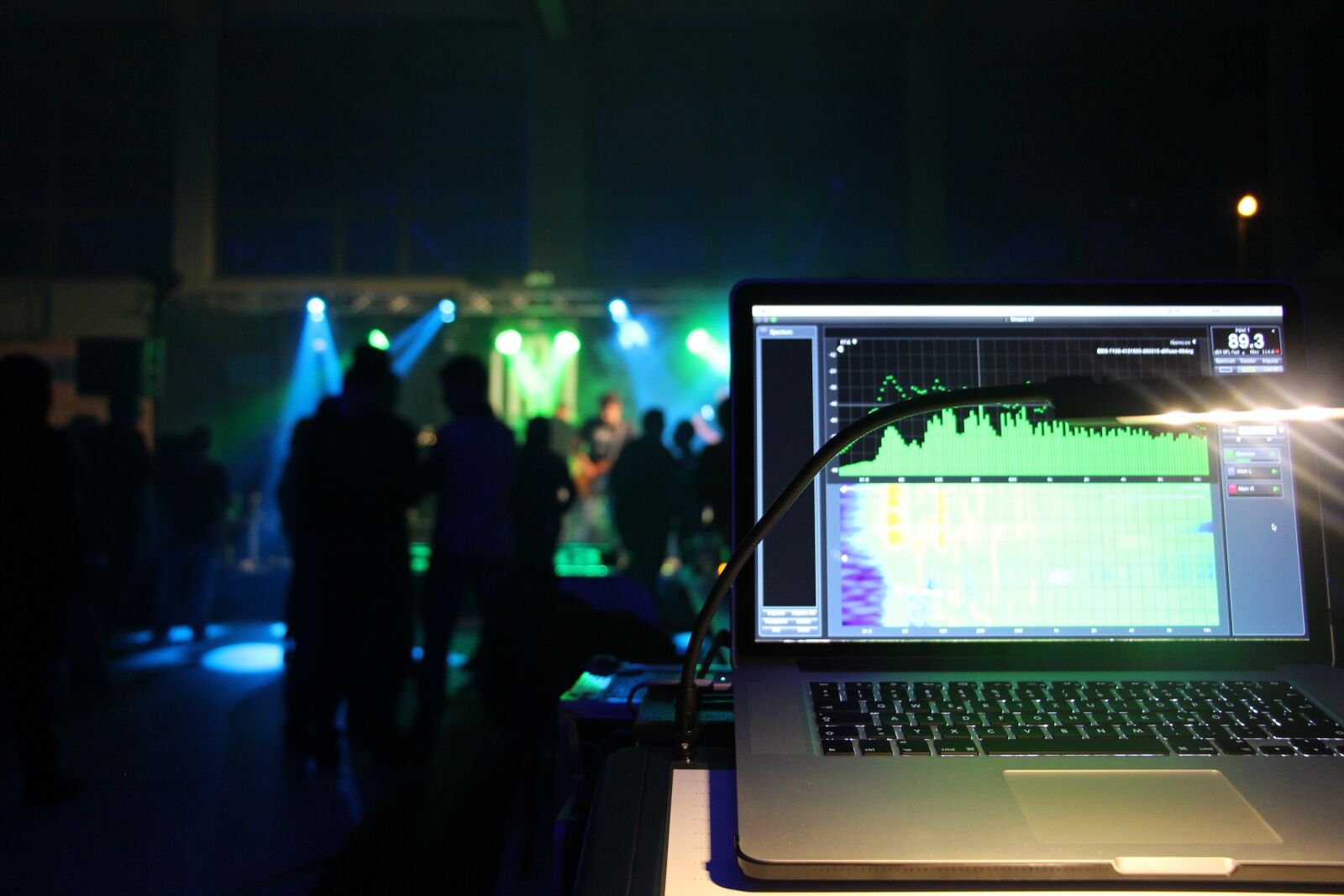 Canon EOS 100D (EOS Rebel SL1 / EOS Kiss X7) sample photo. Equalizer, music, party photography