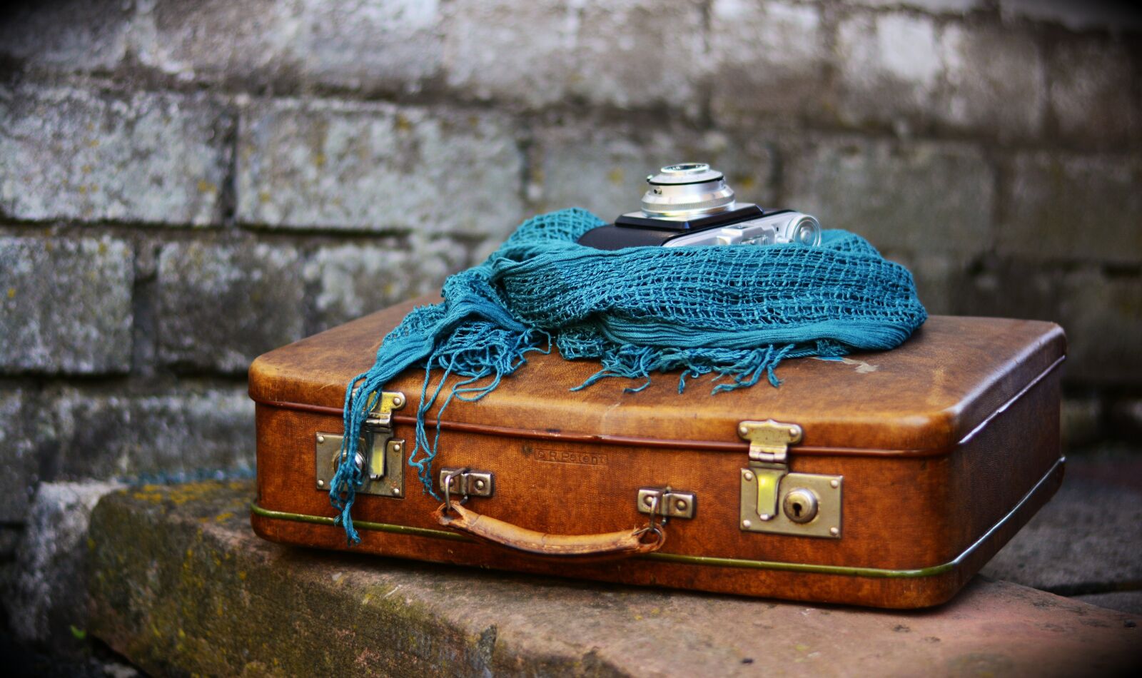 Nikon D5200 sample photo. Luggage, old suitcase, nostalgia photography