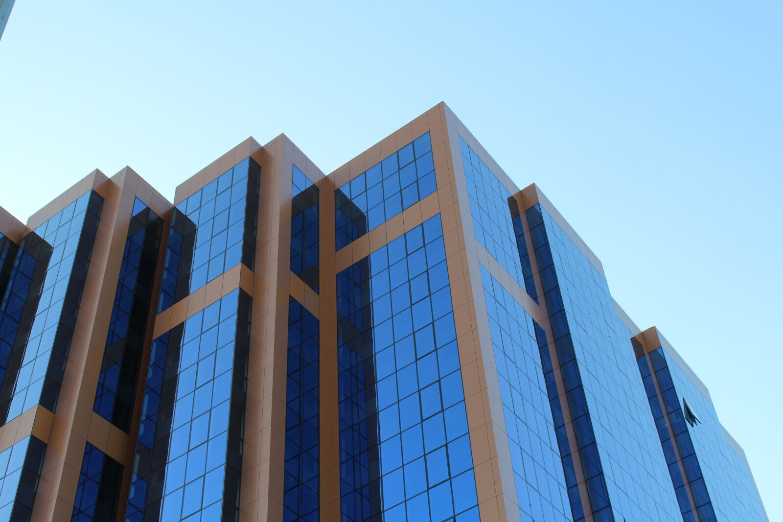 Canon EOS 600D (Rebel EOS T3i / EOS Kiss X5) sample photo. Building, architecture, city photography