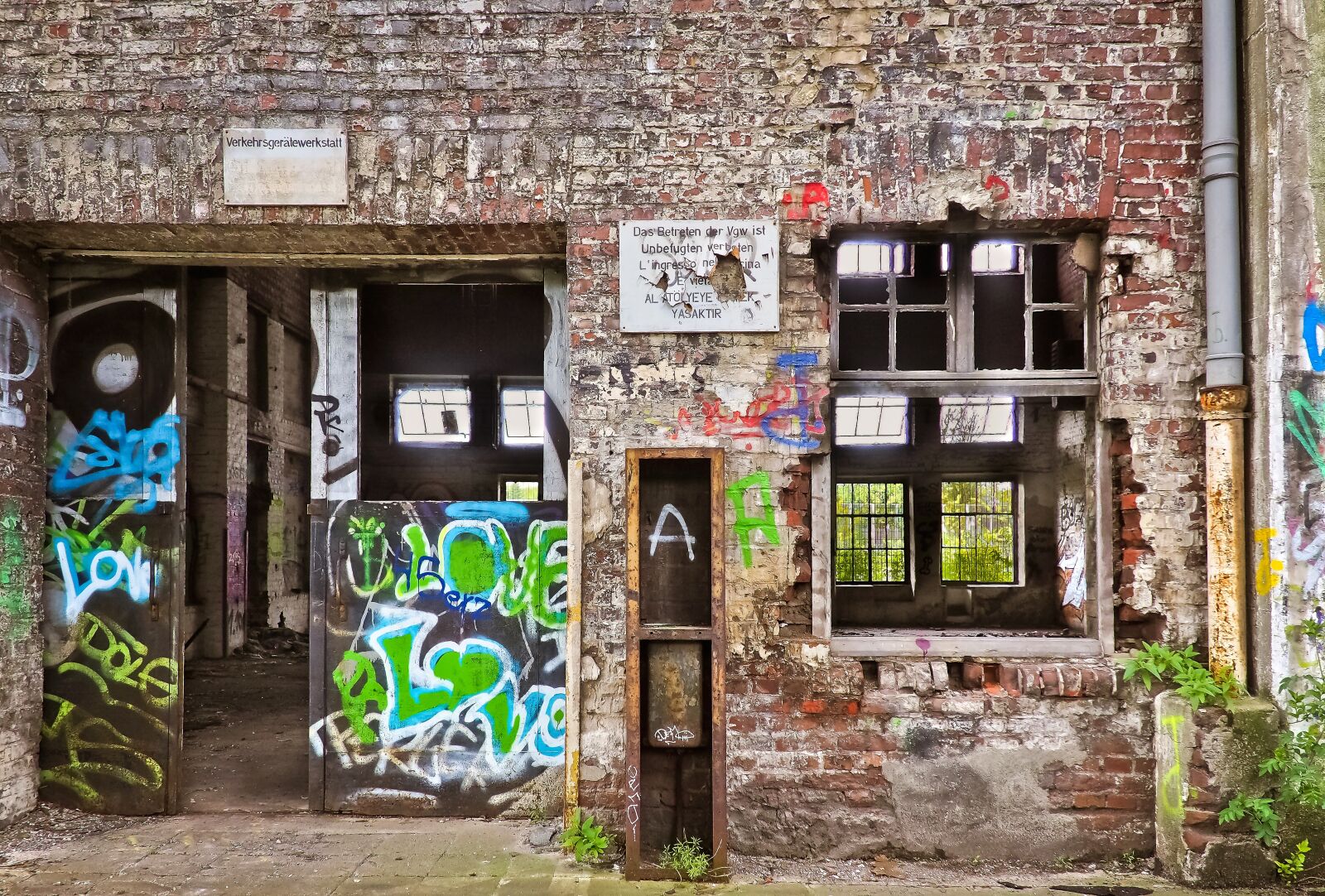 Olympus OM-D E-M10 sample photo. Lost places, old, decay photography