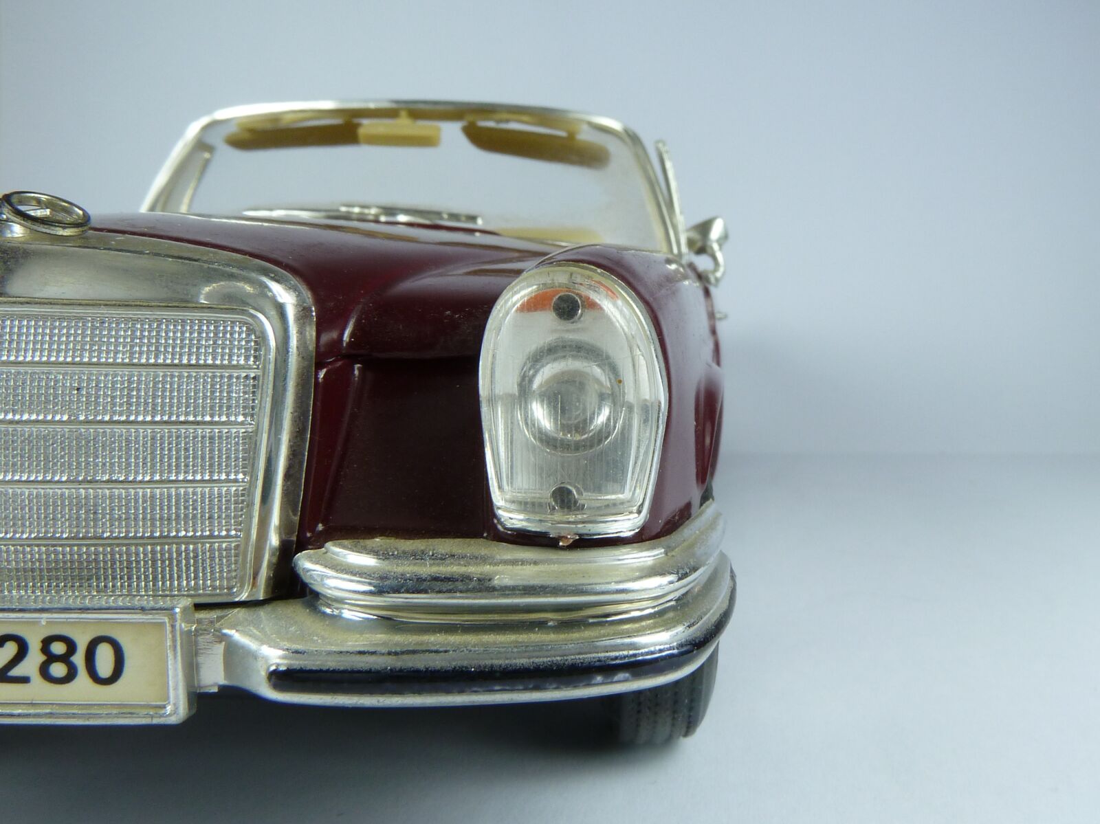 Panasonic Lumix DMC-ZS7 (Lumix DMC-TZ10) sample photo. Mercedes, 280 se, cabrio photography