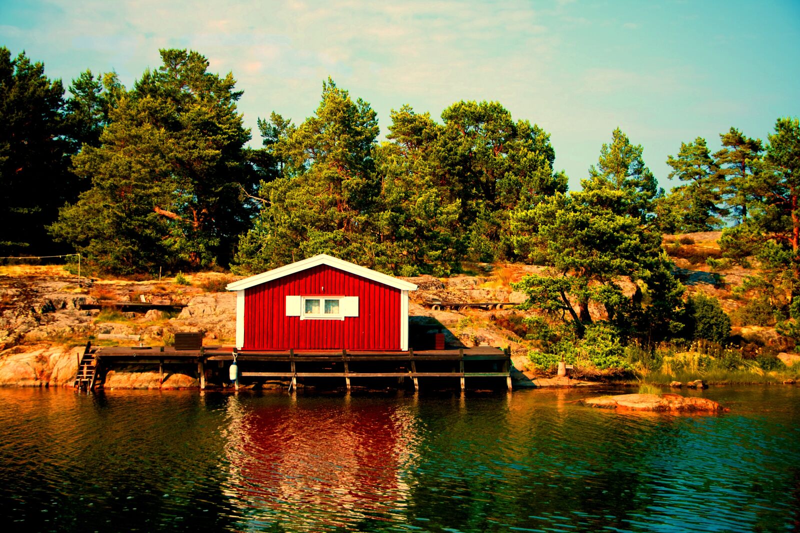 Canon EOS 1000D (EOS Digital Rebel XS / EOS Kiss F) sample photo. Sweden, sea, house photography