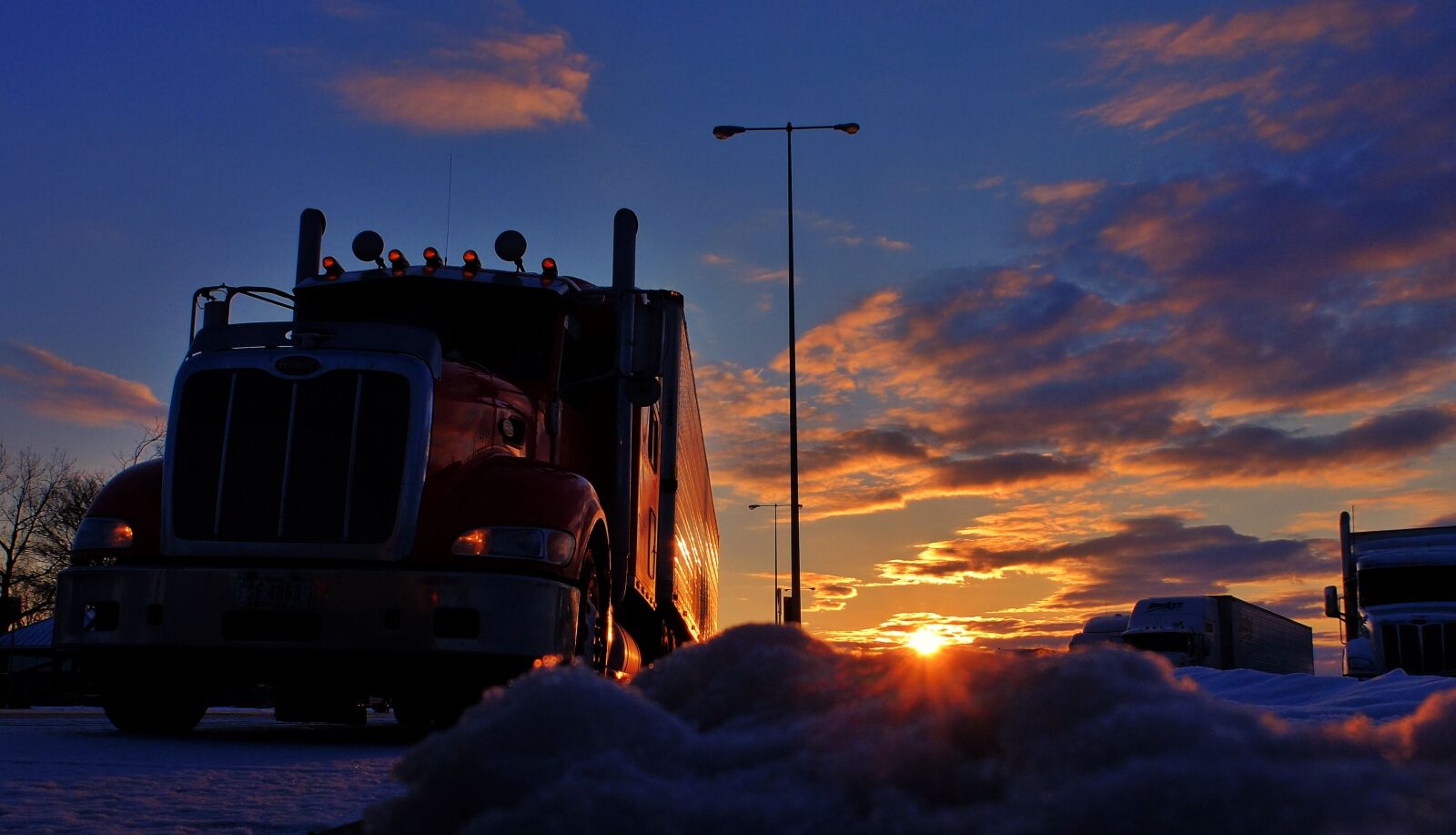Fujifilm X30 sample photo. Trucker, sunrise, truck stop photography