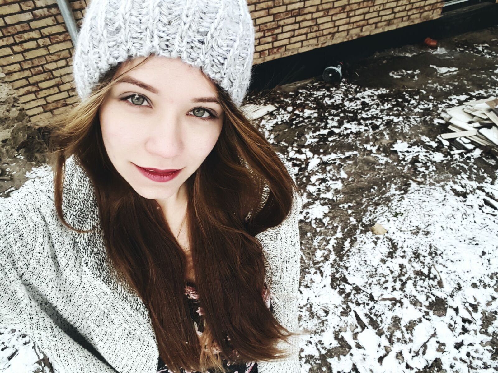 Samsung GALAXY S6 edge sample photo. Girl, snow, grey photography