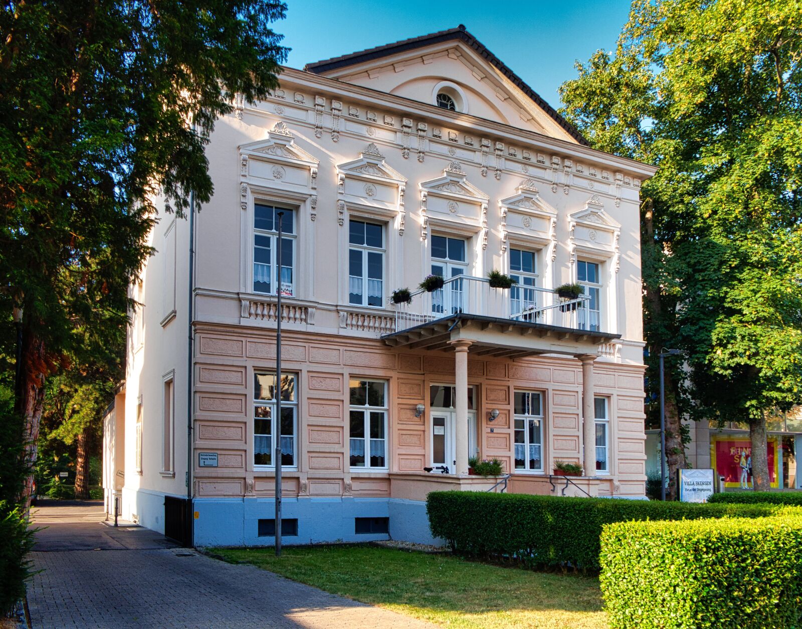 Olympus OM-D E-M10 III sample photo. Villa faensen, eschweiler, house photography
