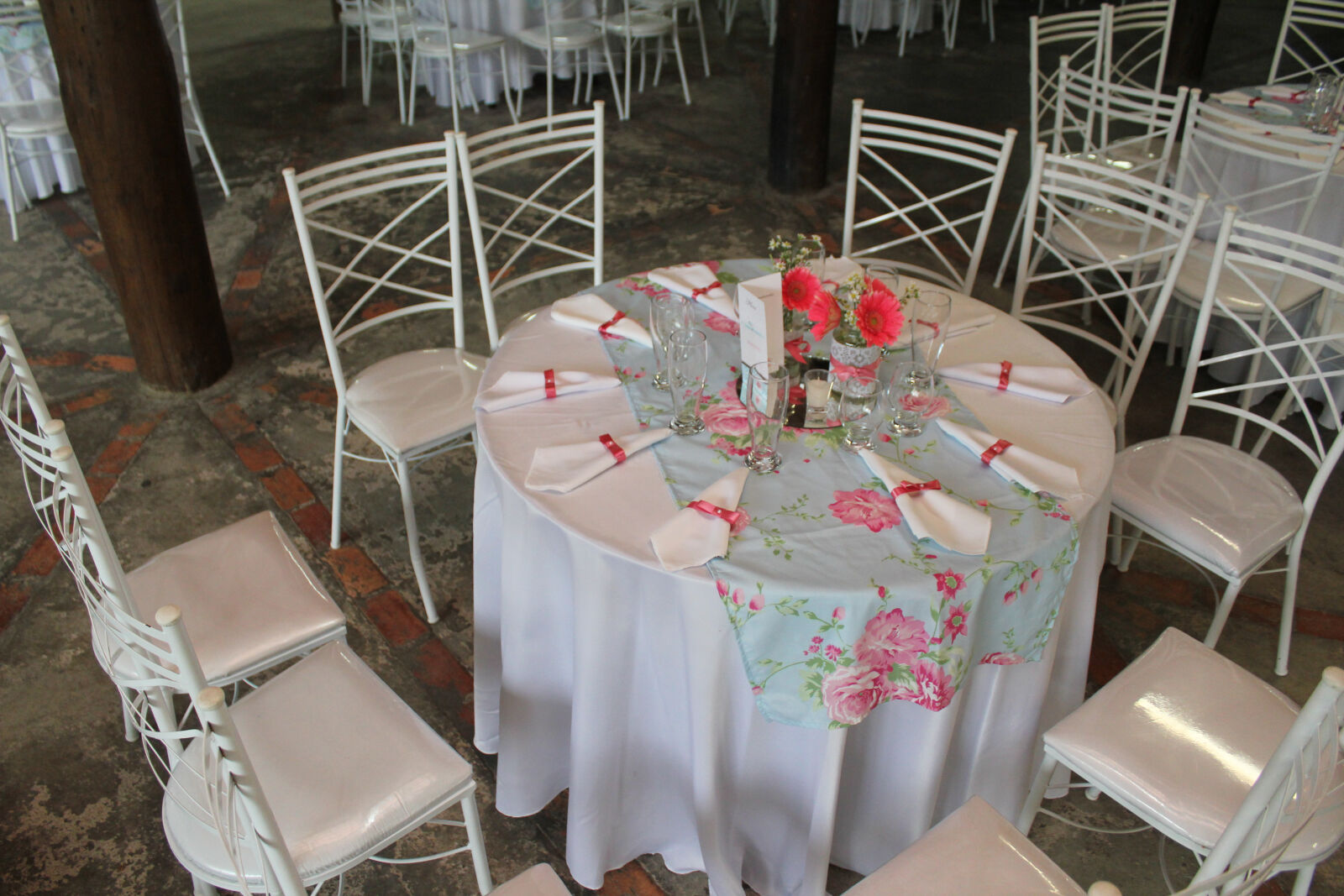 Canon EOS 550D (EOS Rebel T2i / EOS Kiss X4) sample photo. Artificial, flowers, beach, wedding photography