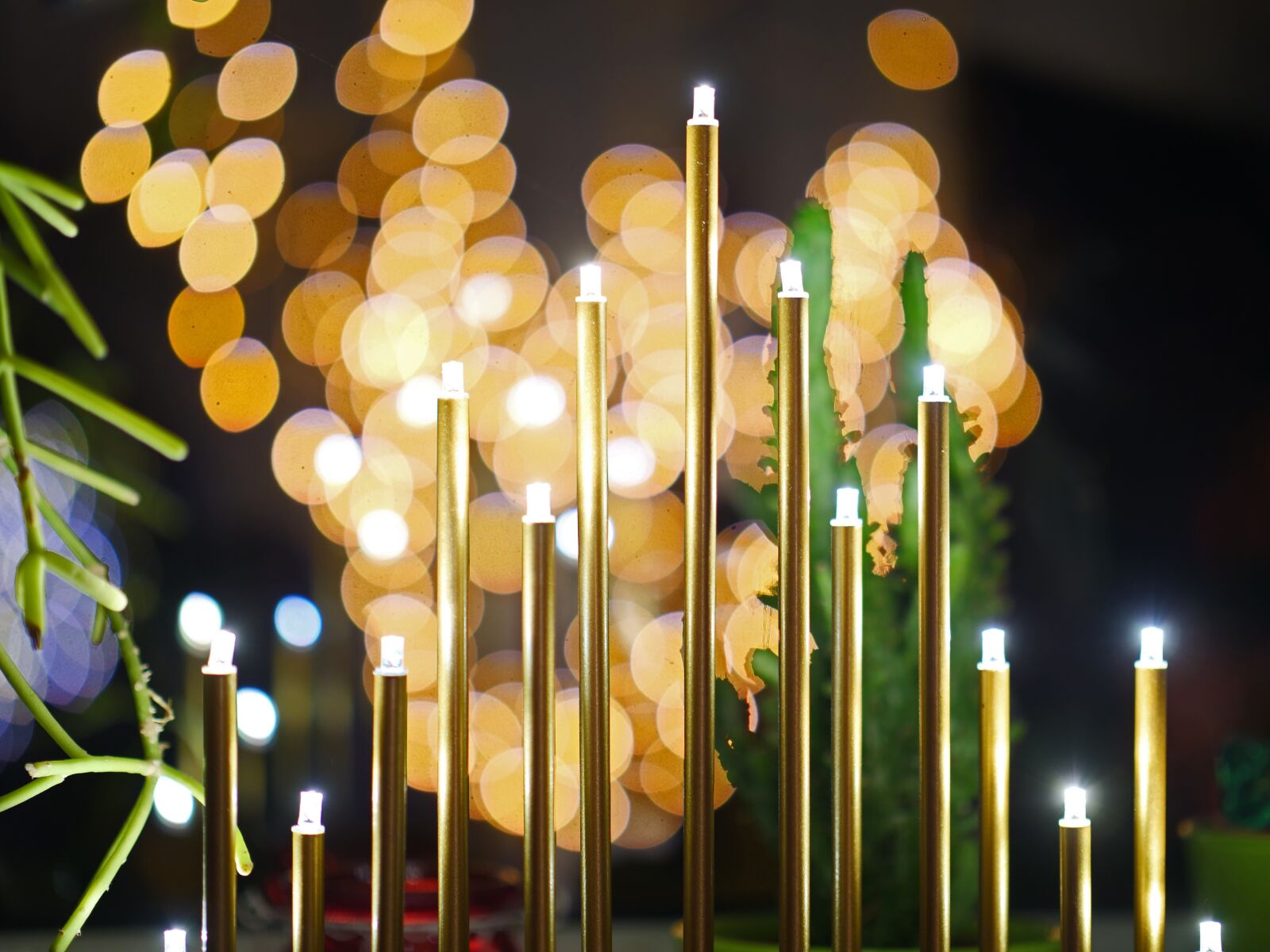 Panasonic Lumix DC-G9 sample photo. Advent lights, window, decoration photography