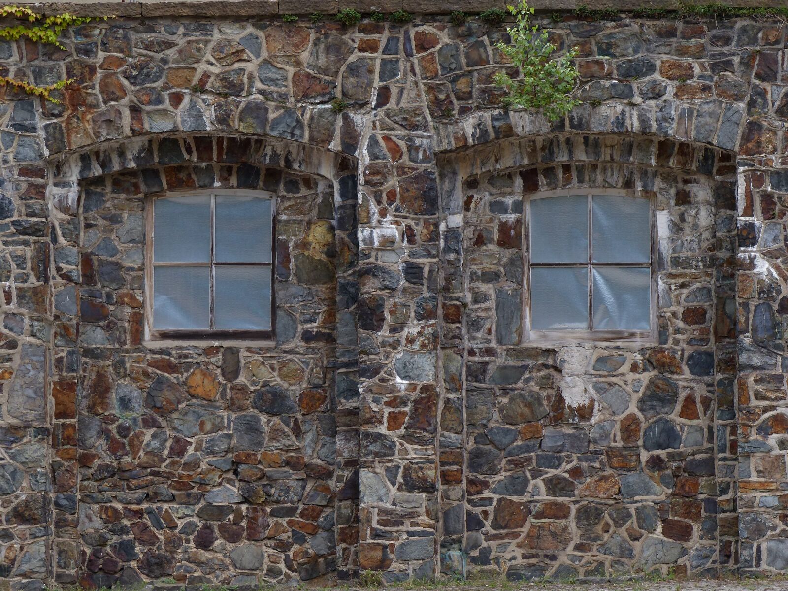 Panasonic Lumix DMC-FZ200 sample photo. Wall, old, stone photography