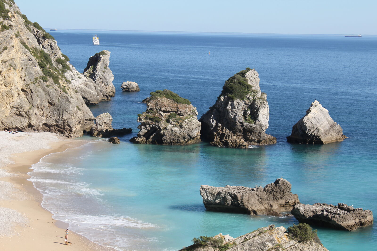 Canon EOS 550D (EOS Rebel T2i / EOS Kiss X4) sample photo. Beach, coastline, rocks photography