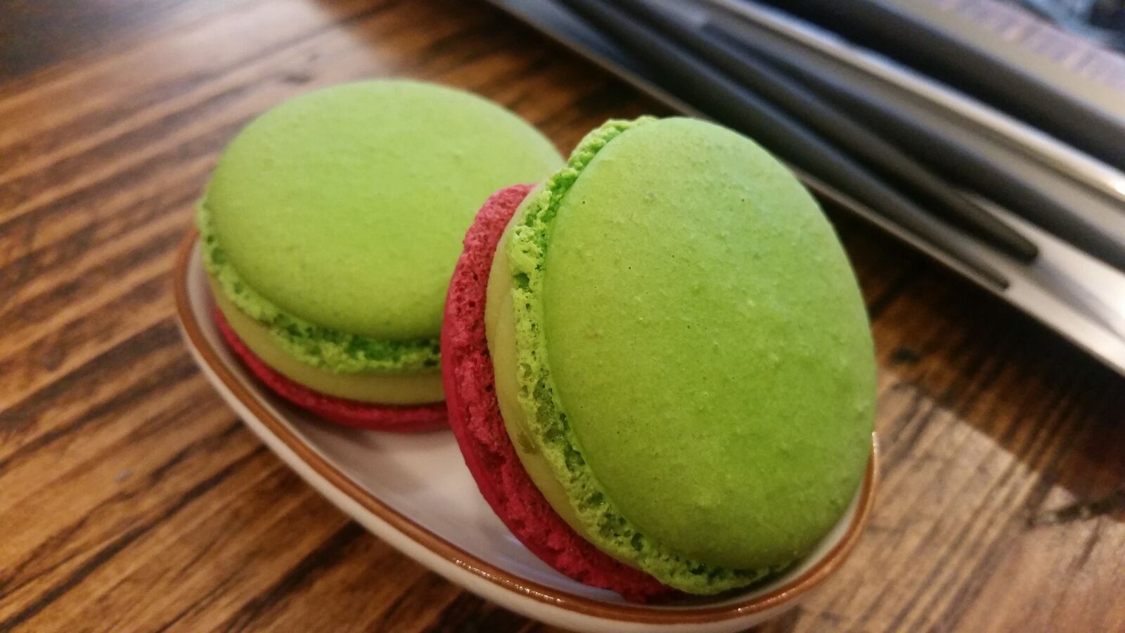 Samsung Galaxy S5 sample photo. Macaroon, coffee collection, cafe photography