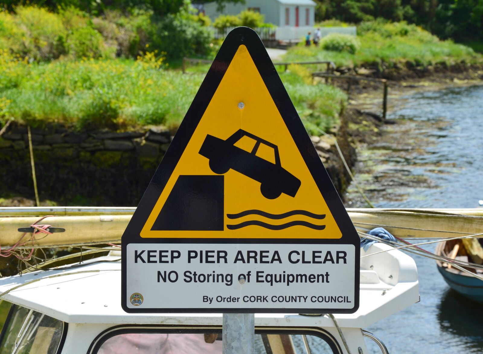 Nikon D5200 sample photo. Characters, road sign, symbol photography