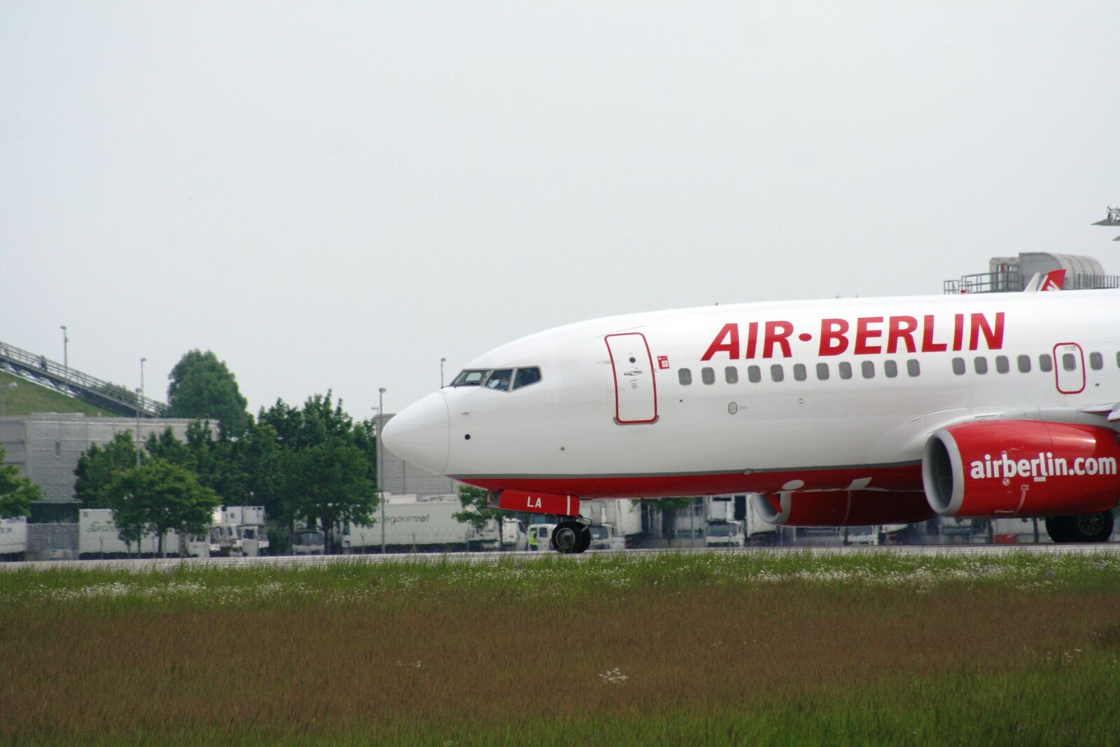 Canon EOS 350D (EOS Digital Rebel XT / EOS Kiss Digital N) sample photo. Flyer, air berlin, aircraft photography