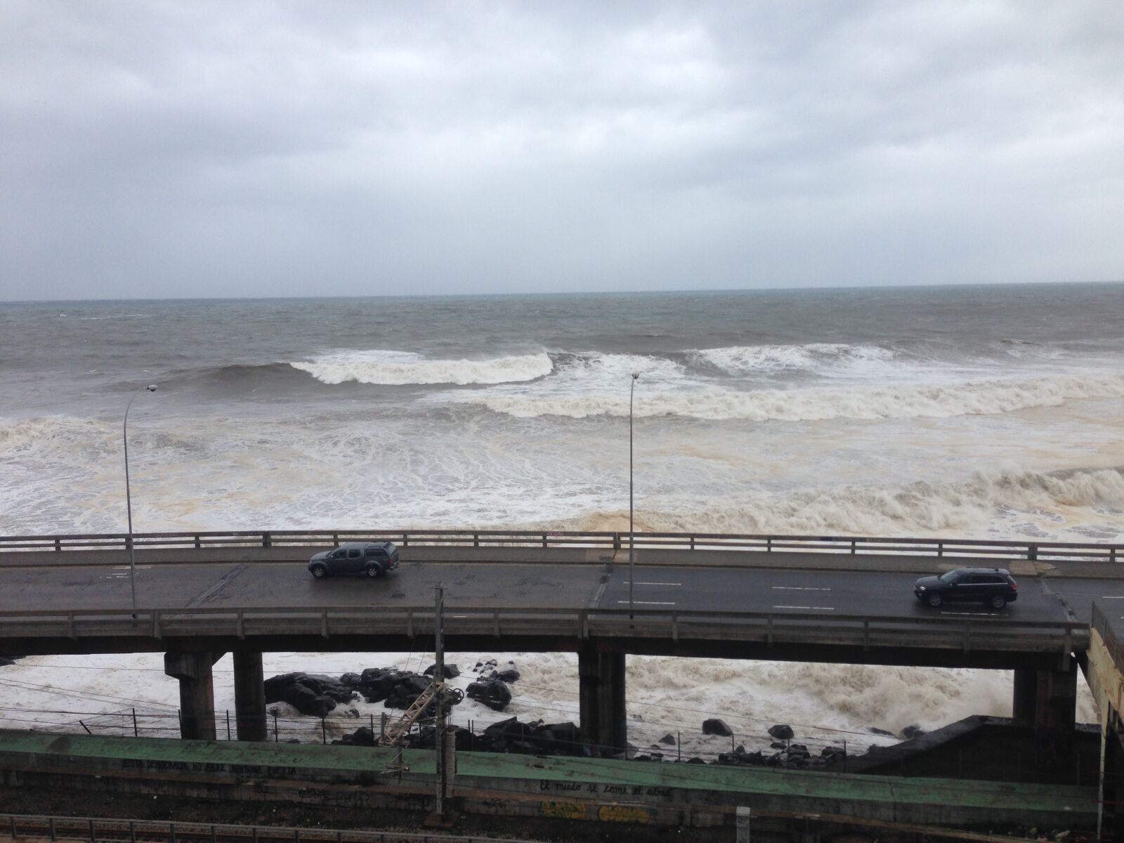iPhone 5 back camera 4.12mm f/2.4 sample photo. Sea, storm, storm surge photography