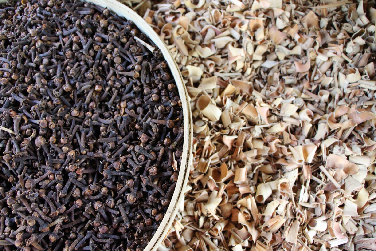 Canon EOS 700D (EOS Rebel T5i / EOS Kiss X7i) sample photo. Seeds, carnation, spices photography