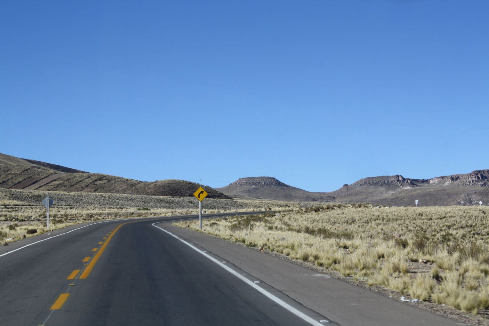 Canon EOS 1000D (EOS Digital Rebel XS / EOS Kiss F) sample photo. Roads, bolivia, vacuum photography
