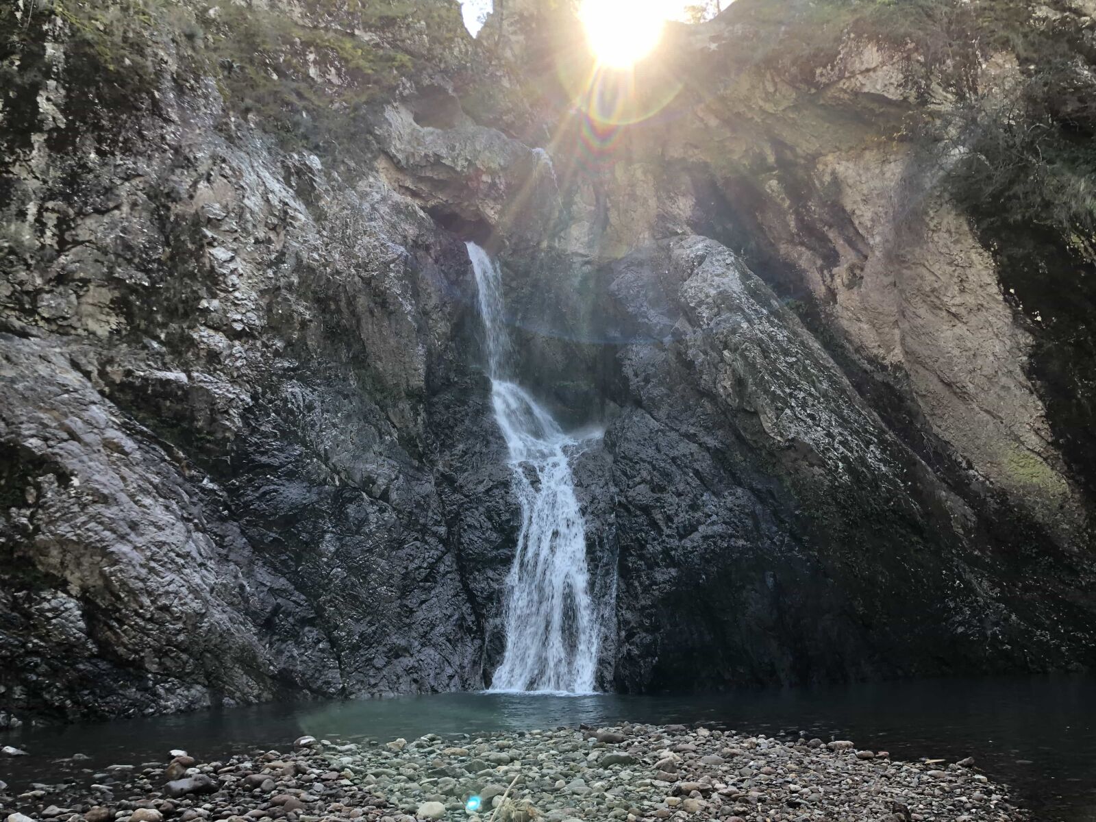 iPhone X back dual camera 4mm f/1.8 sample photo. Cliff, lake, sunrays, sunshine photography
