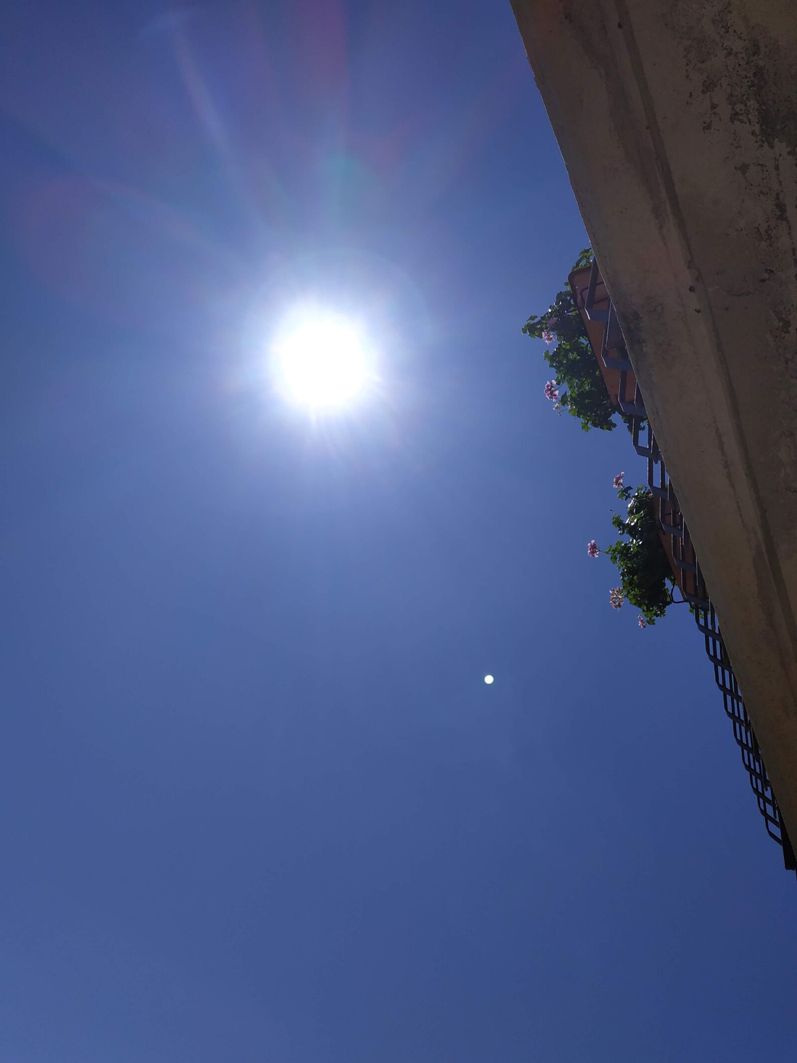 Xiaomi Redmi Note 5 sample photo. Sun, moon, space photography