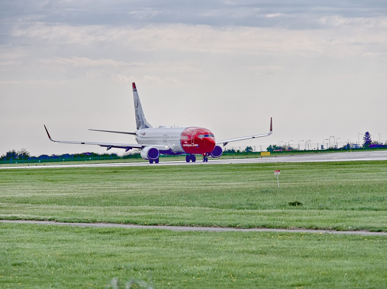 Olympus OM-D E-M1 Mark II + Olympus M.Zuiko Digital ED 40-150mm F2.8 Pro sample photo. Transport, aircraft, airport photography