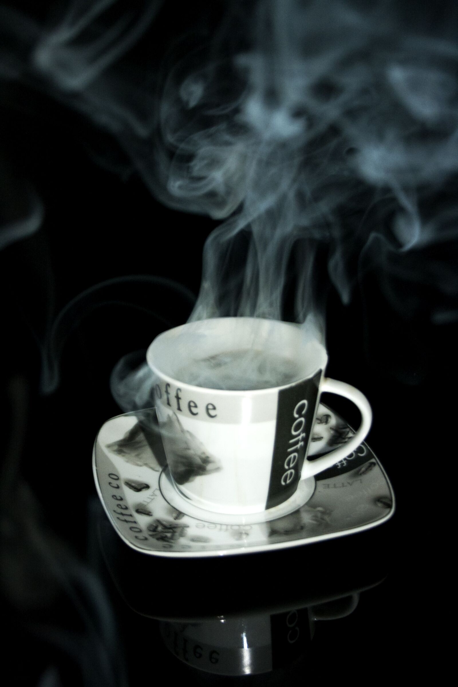 Canon EF-S 18-55mm F3.5-5.6 II sample photo. Coffee, teacup, the dish photography