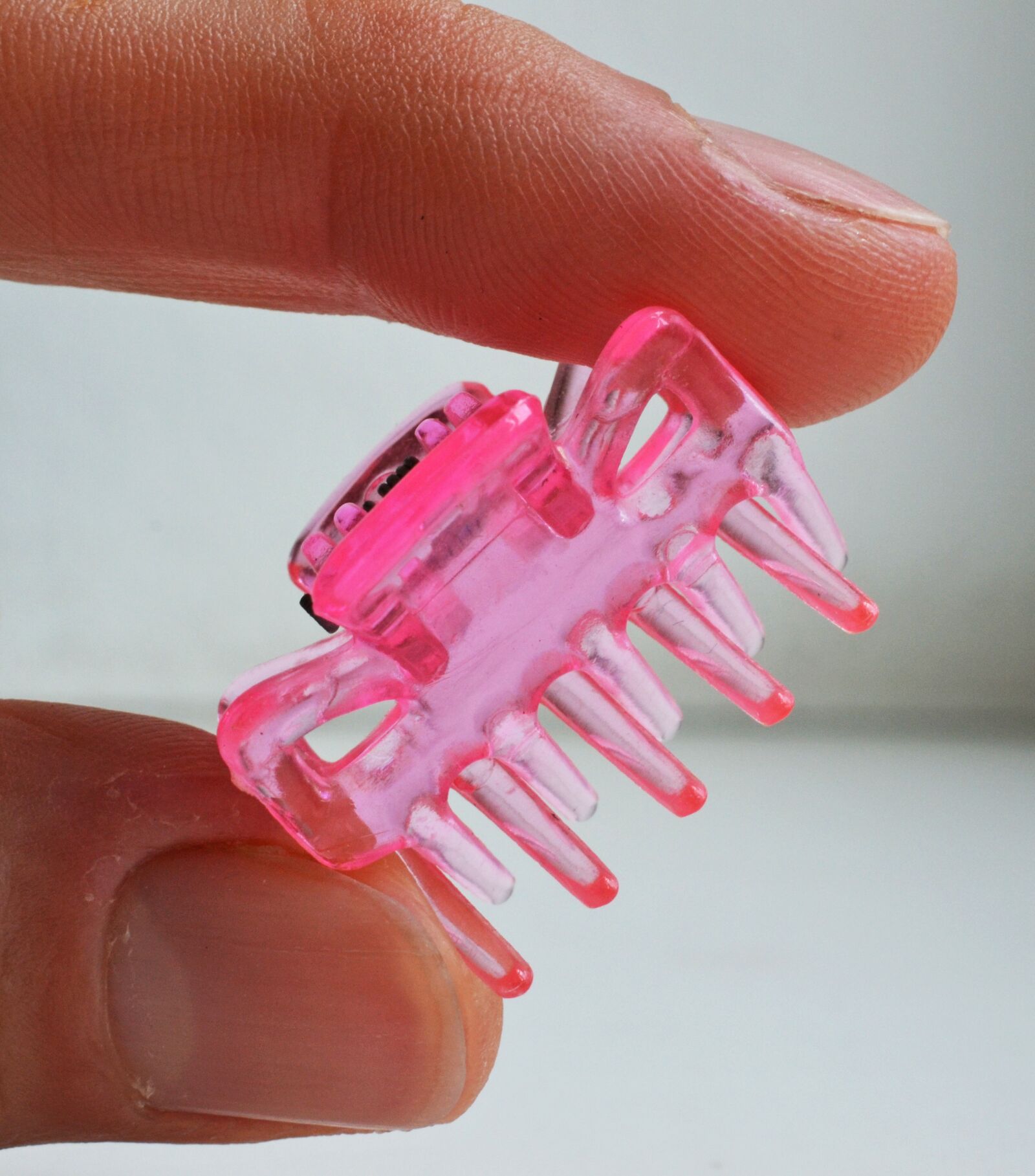 Nikon D3100 sample photo. Hair slide, finger, clasp photography