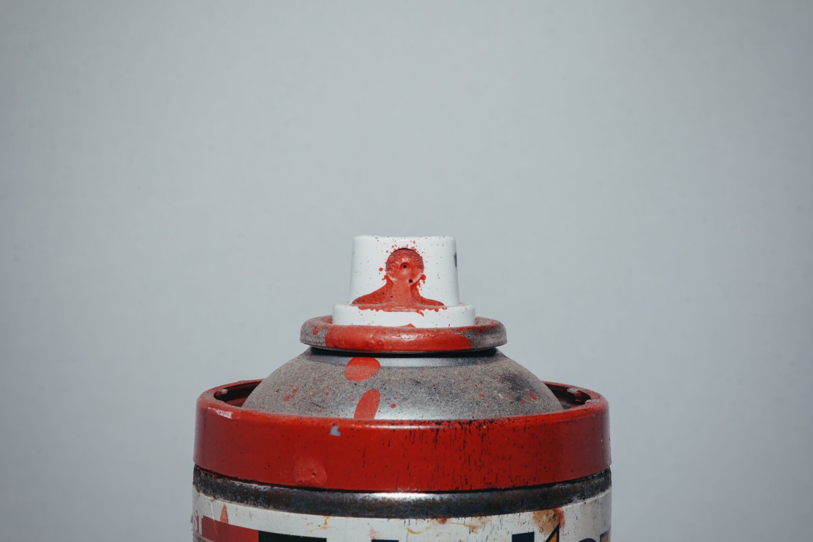 Canon EOS 400D (EOS Digital Rebel XTi / EOS Kiss Digital X) sample photo. Spray can, color, red photography