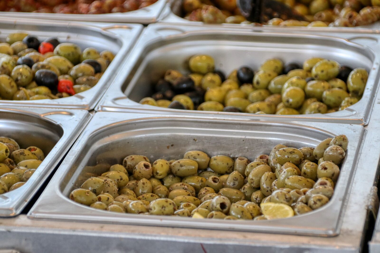 Canon EOS 80D sample photo. Olives, market, tasty photography