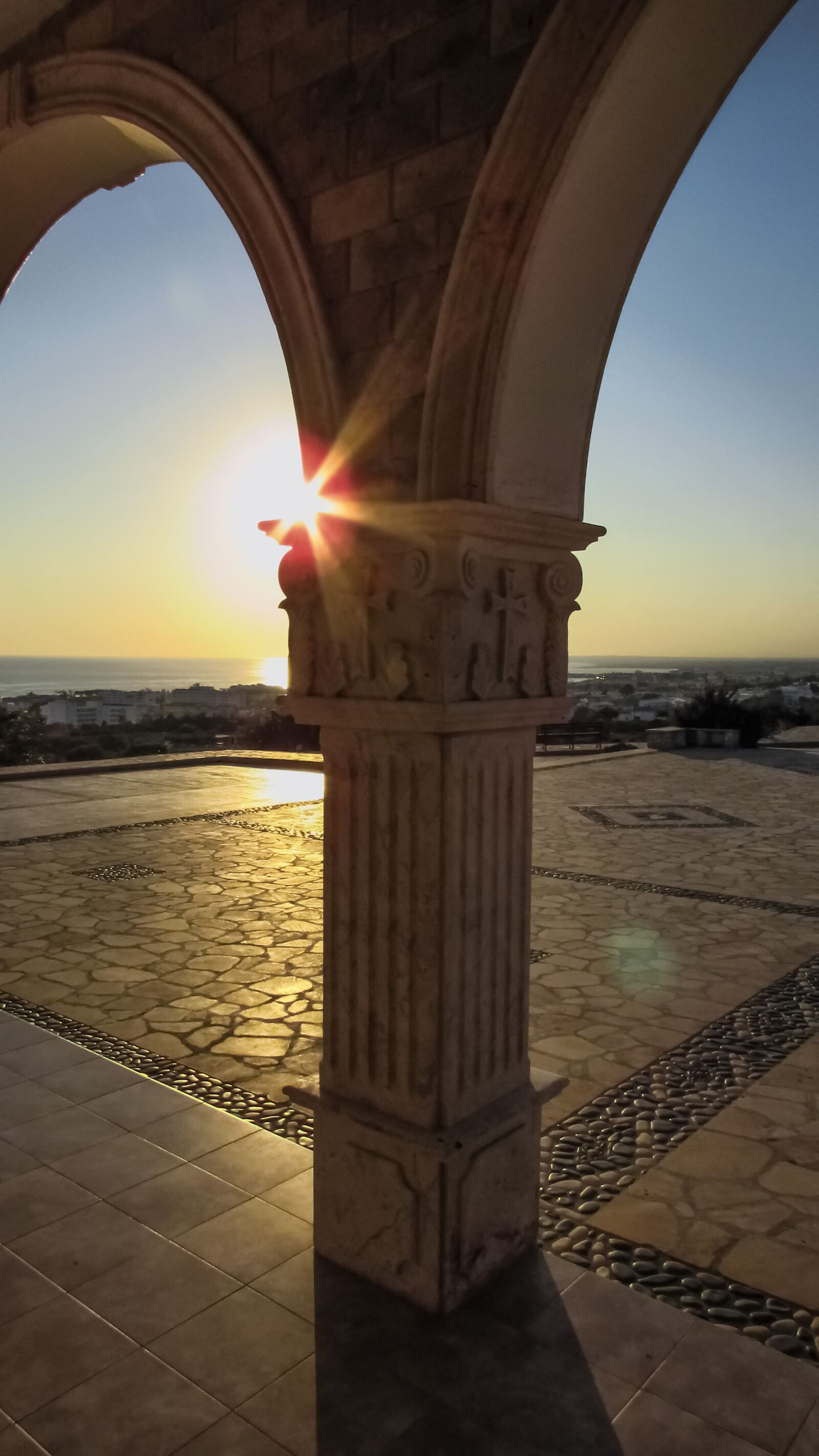 Canon PowerShot SX400 IS sample photo. Pillar, church, sun photography