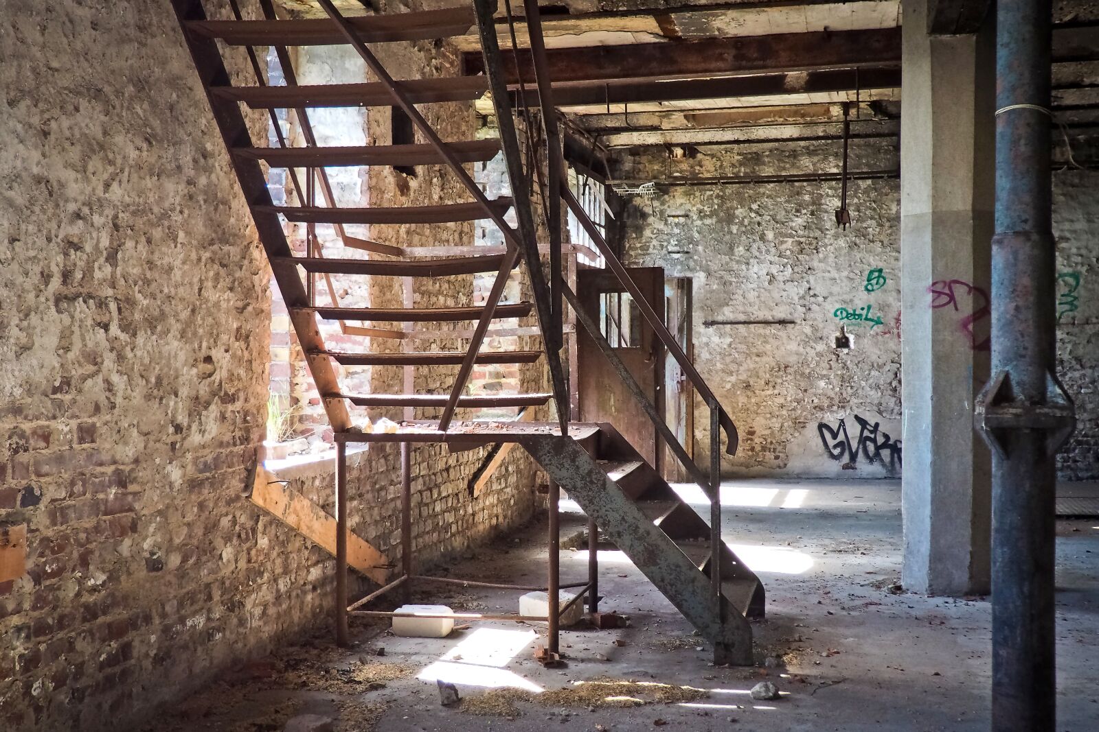 Olympus OM-D E-M10 sample photo. Lost places, rooms, abandoned photography