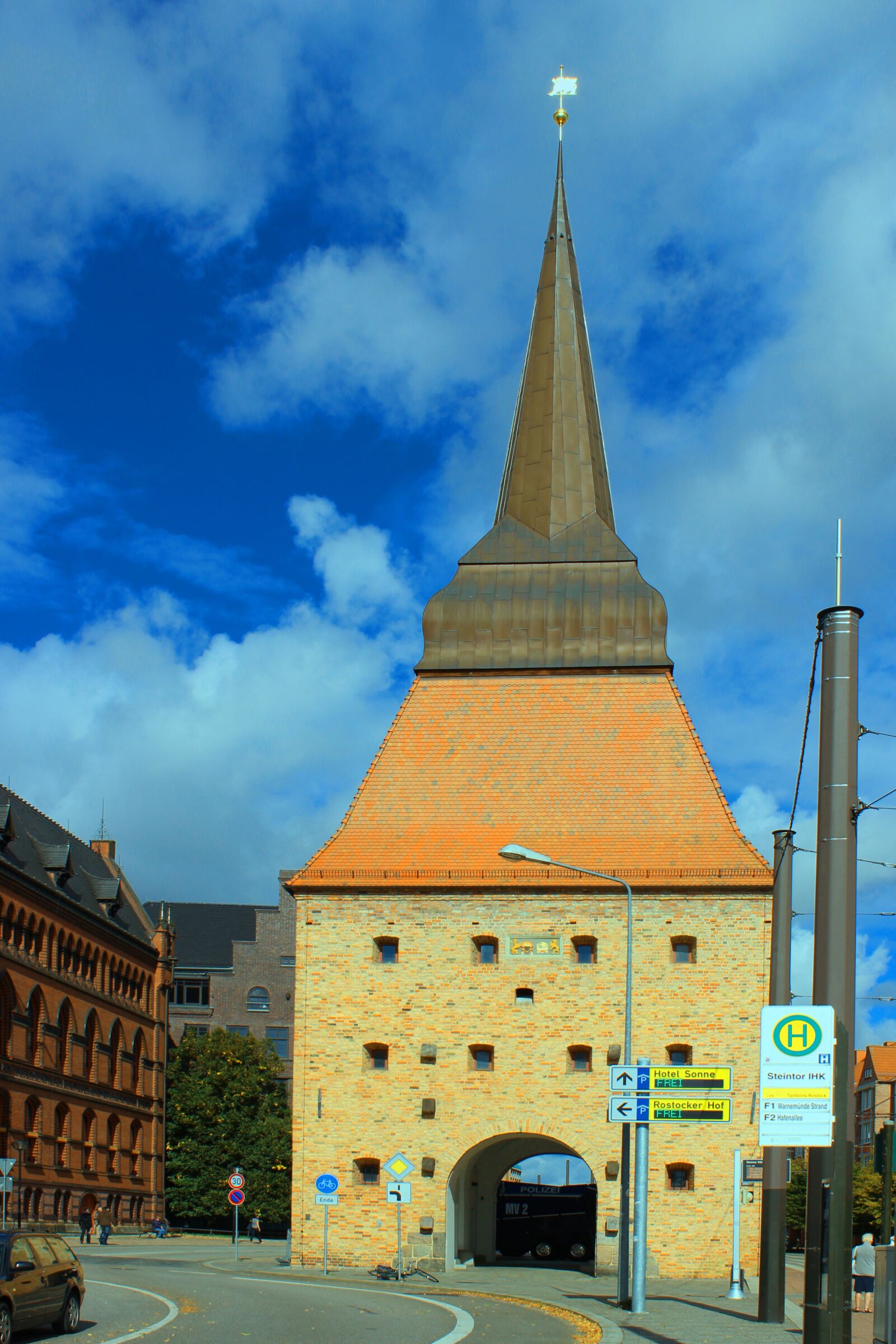 Canon EOS 600D (Rebel EOS T3i / EOS Kiss X5) sample photo. Stone gate, city wall photography