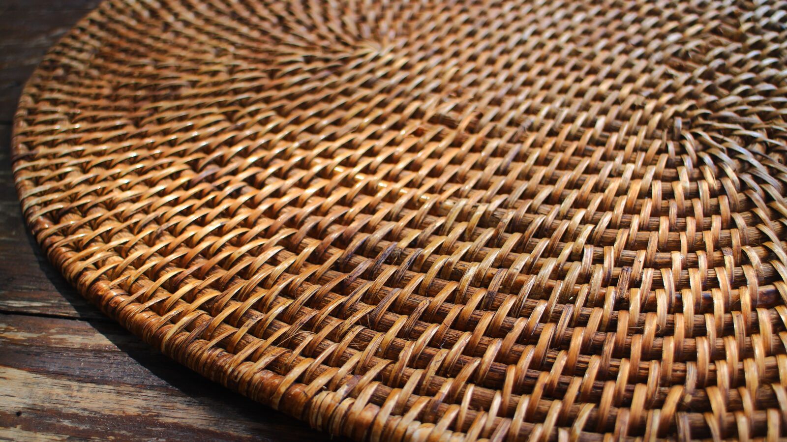 Canon EOS M sample photo. Table mat, bamboo, desk photography