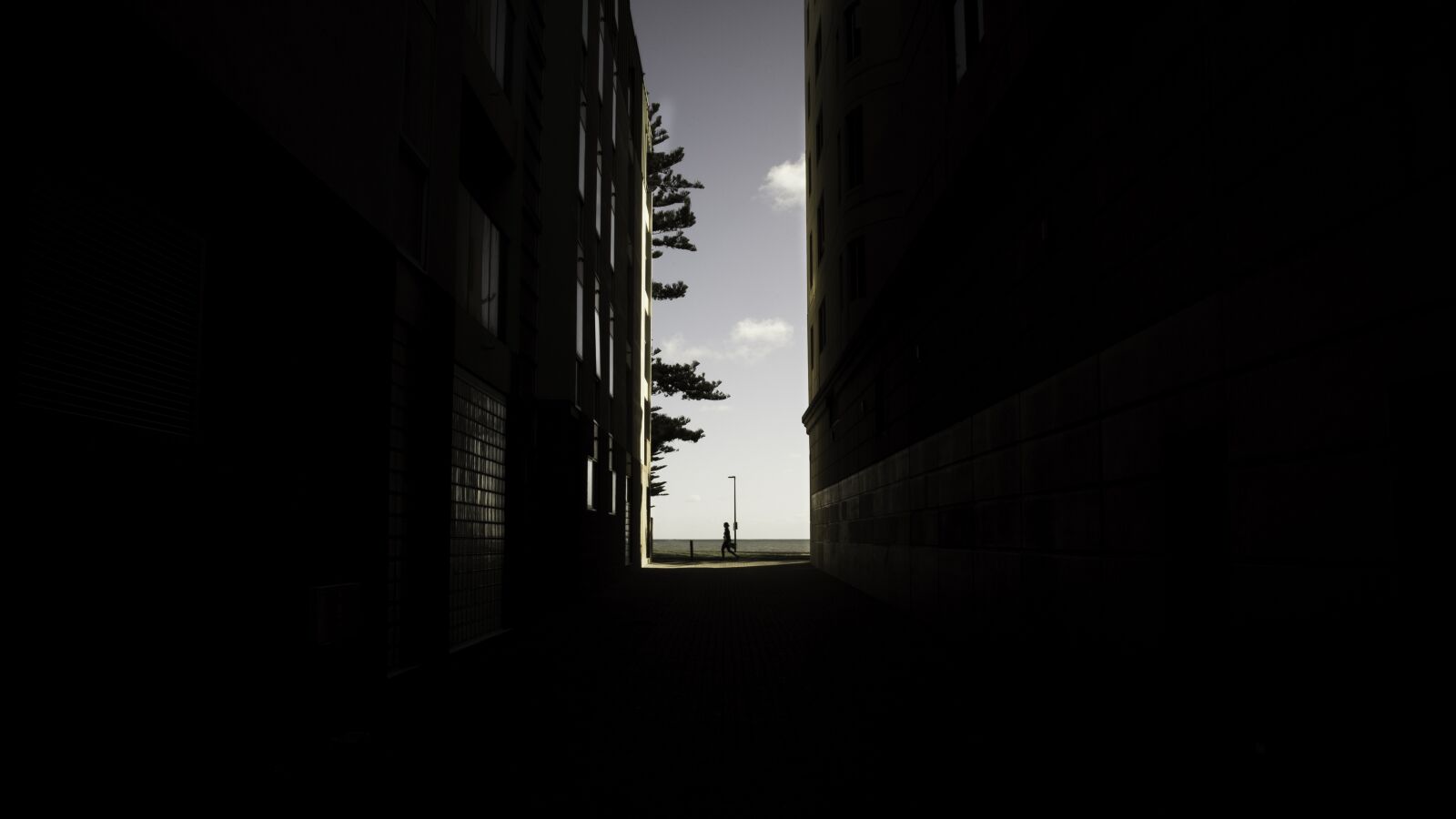 Canon EOS 6D + Canon EF 24-105mm F4L IS USM sample photo. Buildings, city, alleys photography