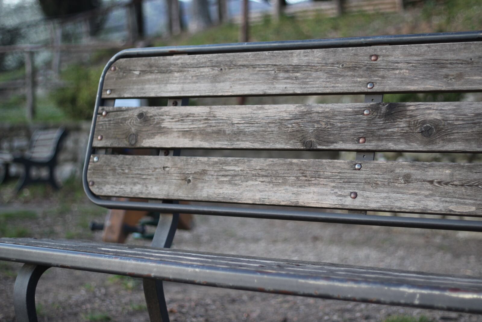 Canon EOS 600D (Rebel EOS T3i / EOS Kiss X5) + Canon EF 50mm F1.8 II sample photo. Bench, seat, relax photography