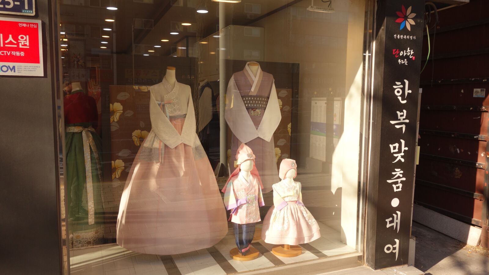 Sony Cyber-shot DSC-RX100 sample photo. South korea, korean dress photography