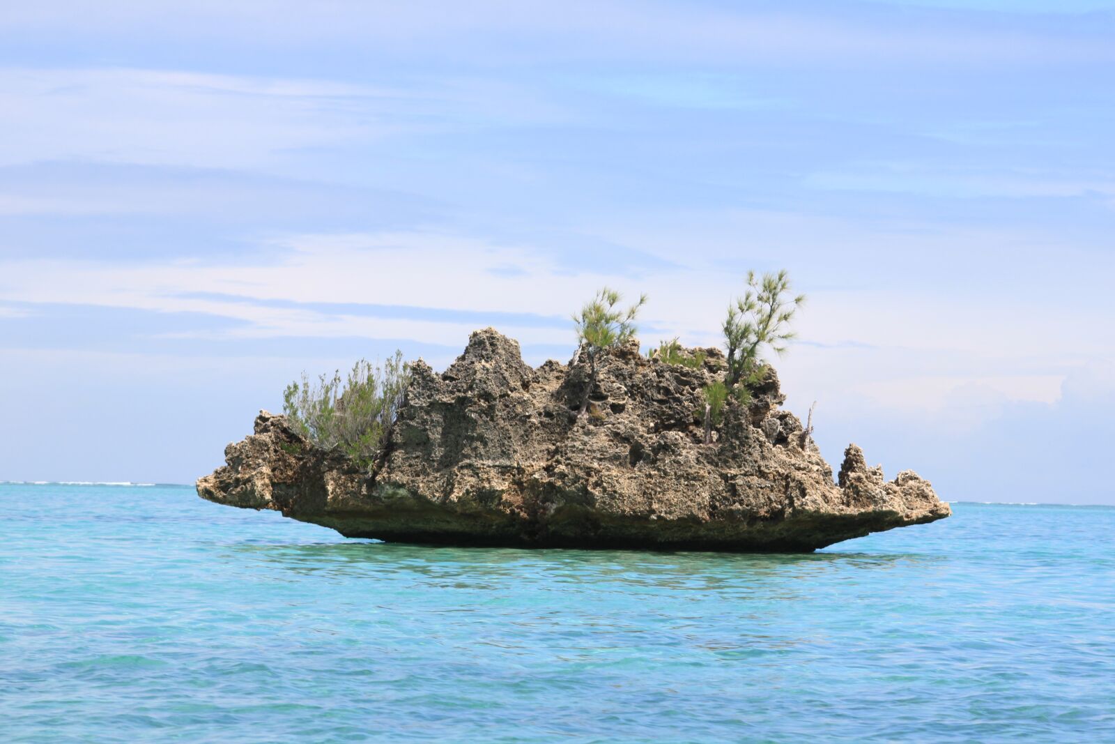 Canon EOS 500D (EOS Rebel T1i / EOS Kiss X3) sample photo. Rock, small, indian ocean photography