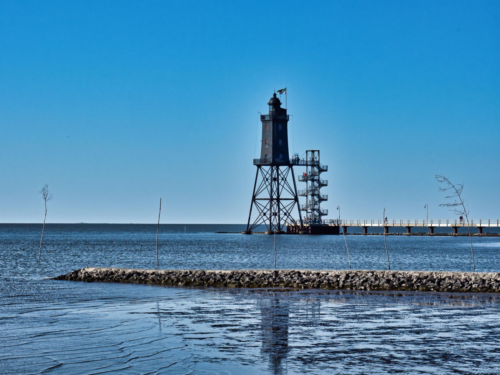 Olympus OM-D E-M1 Mark II + Olympus M.Zuiko Digital ED 12-40mm F2.8 Pro sample photo. Lighthouse, north sea, watts photography