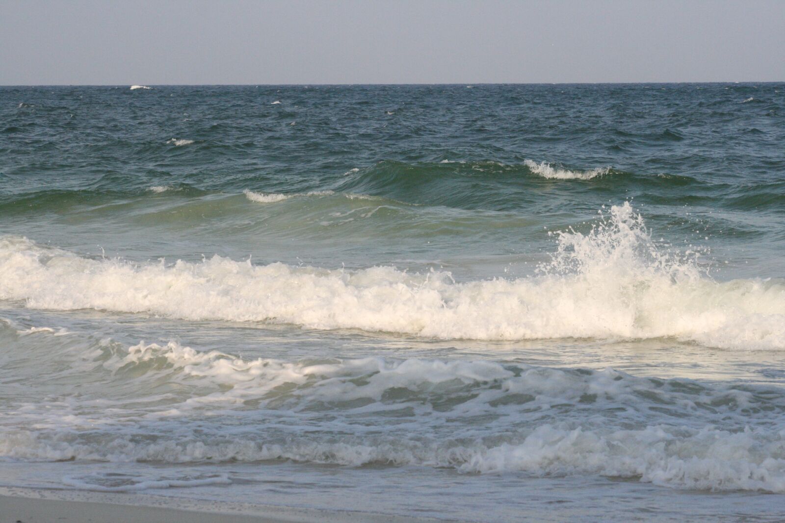 Canon EOS 400D (EOS Digital Rebel XTi / EOS Kiss Digital X) sample photo. Waves, oceans, beach photography